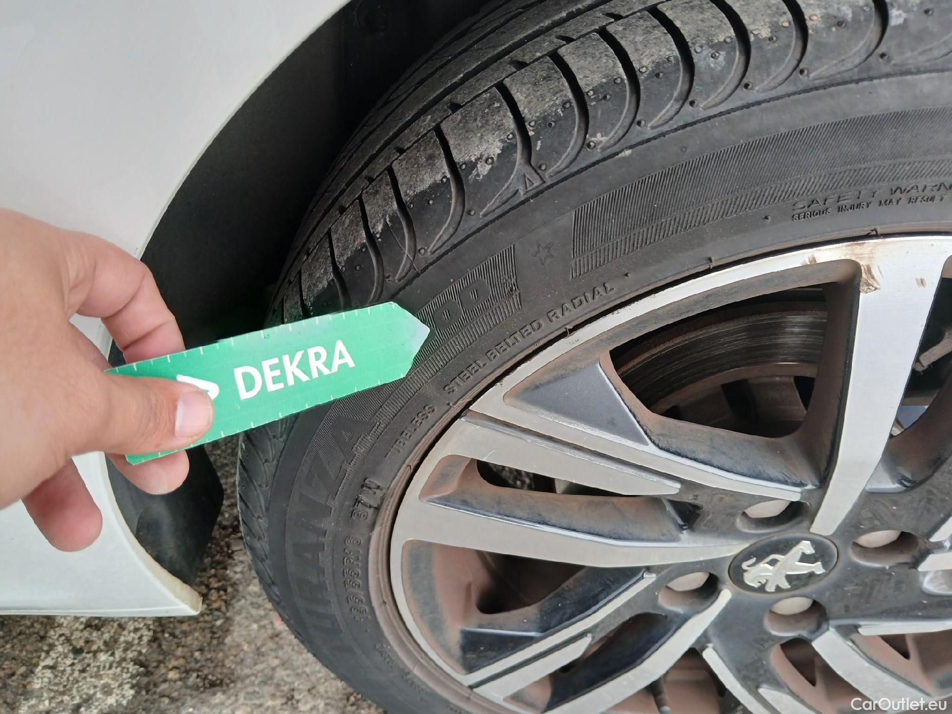  Peugeot  208 PEUGEOT  / 2019 / 5P / berlina con portón PureTech 73kW (100CV) Allure (CX) #41