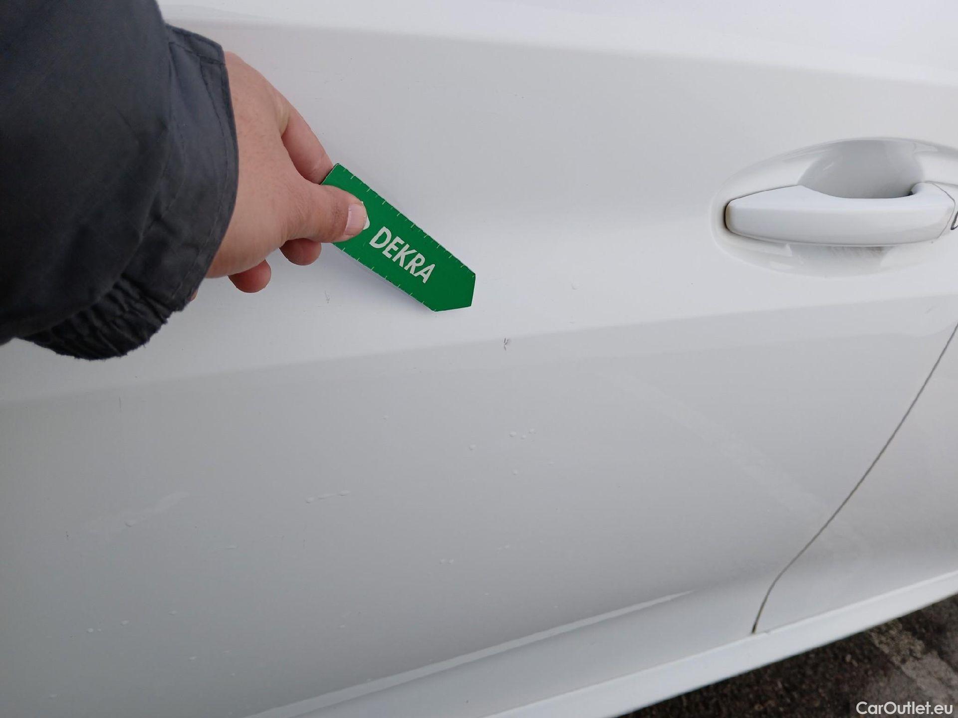  Peugeot  208 PEUGEOT  / 2019 / 5P / berlina con portón PureTech 73kW (100CV) Allure (CX) #32