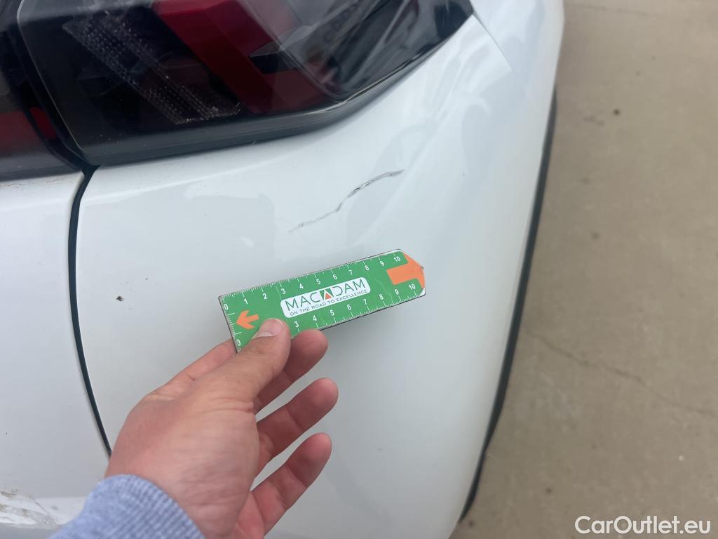  Peugeot  2008 PEUGEOT  / 2019 / 5P / todoterreno Allure BlueHDI 81kW (110CV) #24