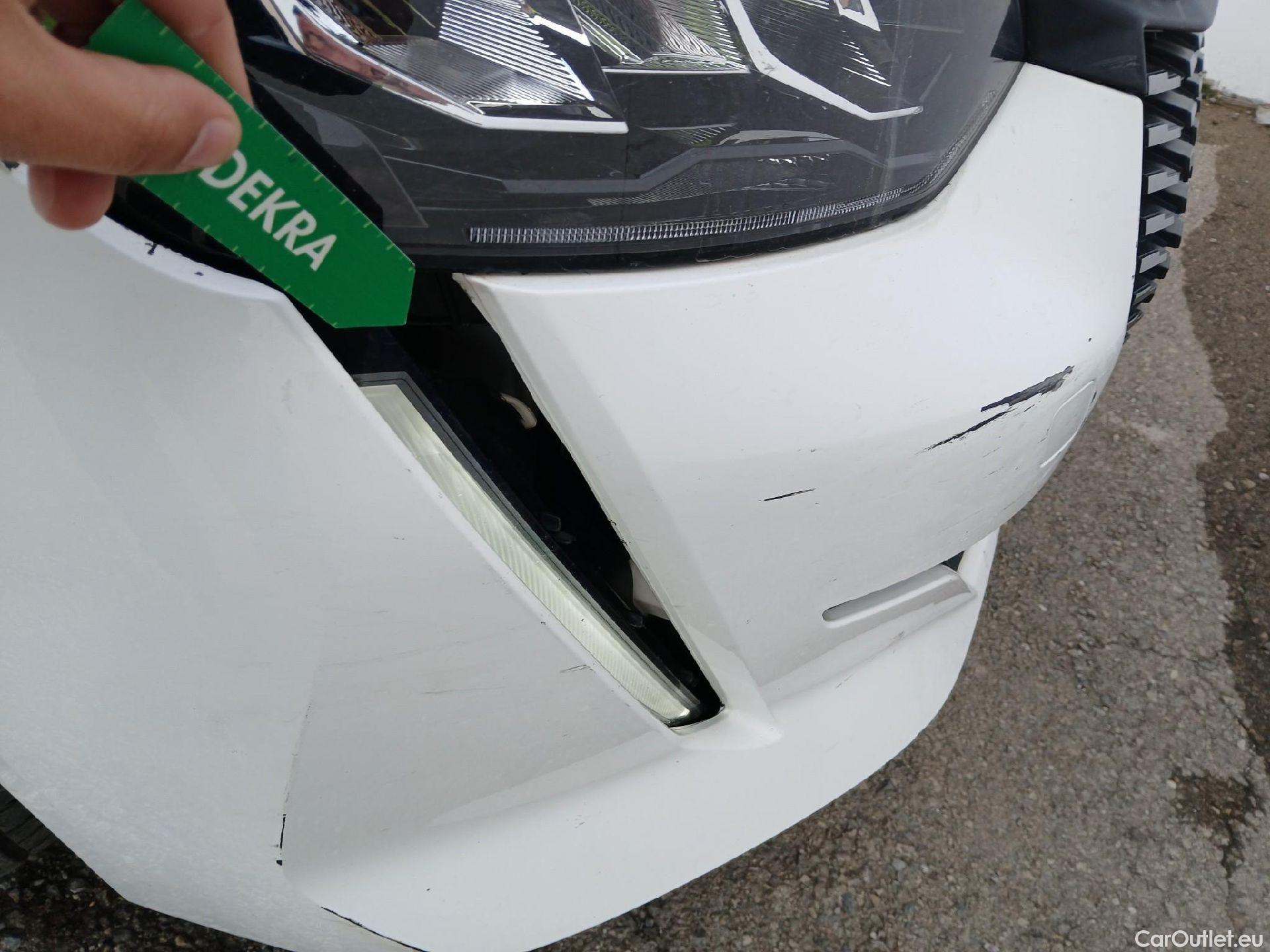  Peugeot  208 PEUGEOT  / 2019 / 5P / berlina con portón PureTech 73kW (100CV) Allure (CX) #16