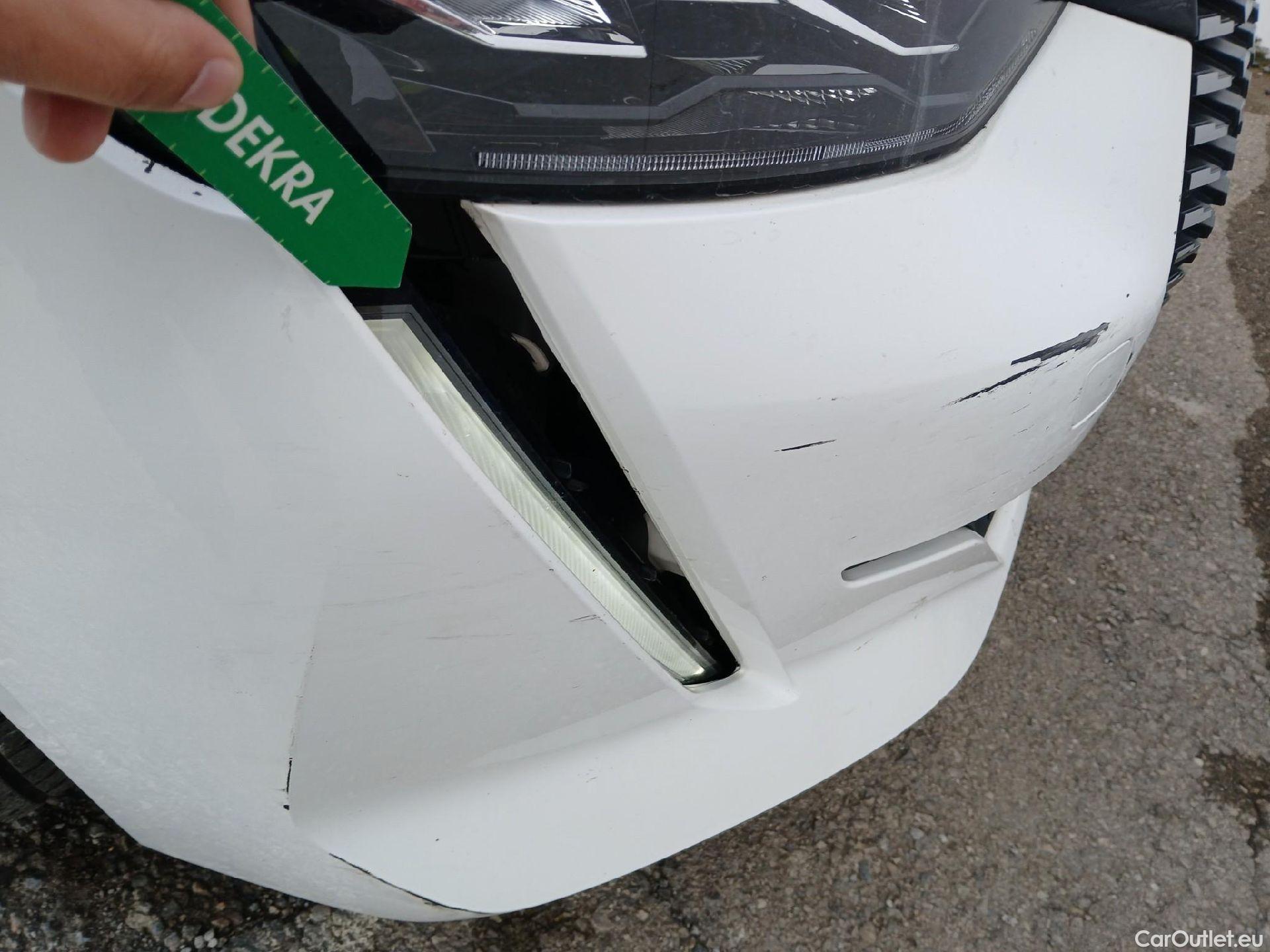  Peugeot  208 PEUGEOT  / 2019 / 5P / berlina con portón PureTech 73kW (100CV) Allure (CX) #17