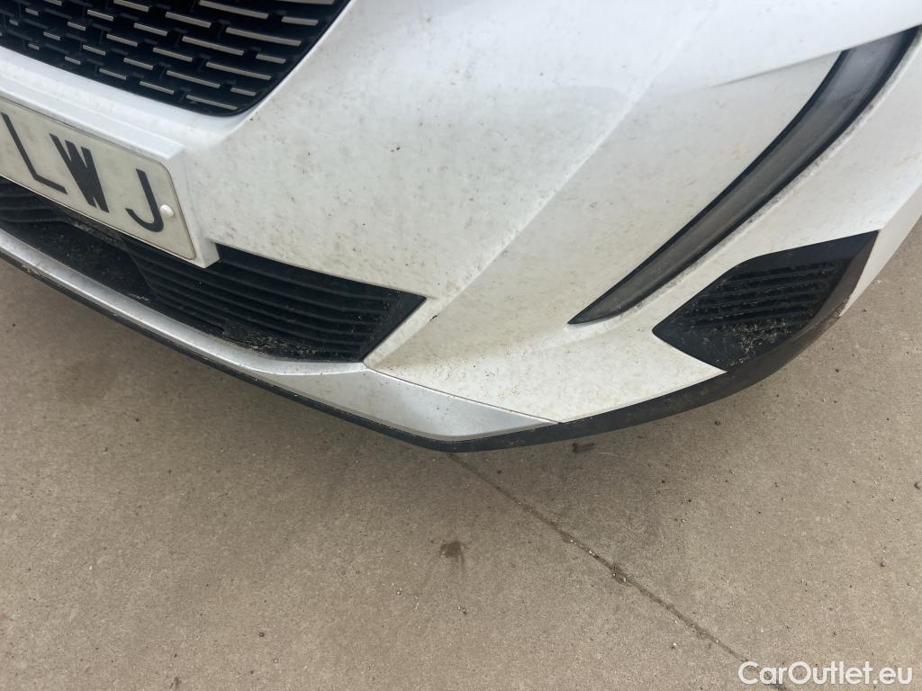  Peugeot  2008 PEUGEOT  / 2019 / 5P / todoterreno Allure BlueHDI 81kW (110CV) #20