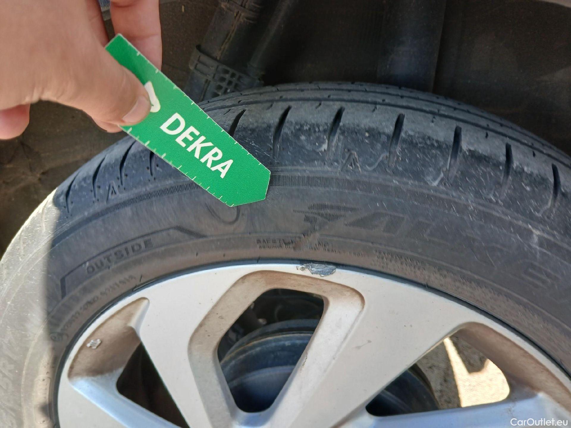  Toyota  Aygo X TOYOTA  Cross / 2022 / 5P / todoterreno 1.0 VVT-I 72CV Play #27