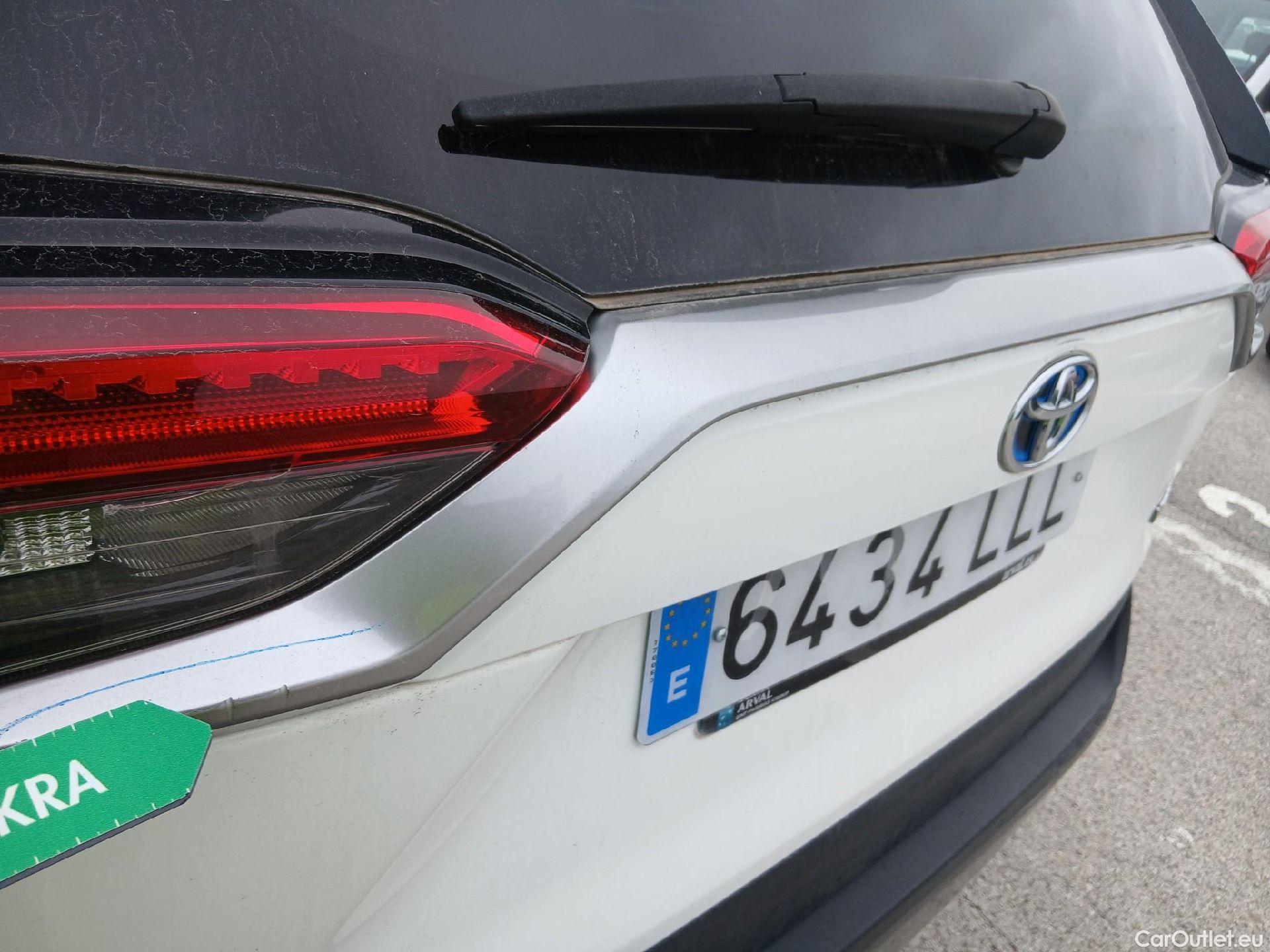  Toyota  RAV4 TOYOTA  / 2018 / 5P / todoterreno 2.5l 220H Advance #25