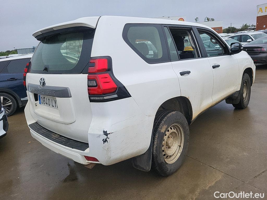  Toyota  Land Cruiser TOYOTA  / 2017 / 5P / todoterreno 2.8 D-4D GX #5