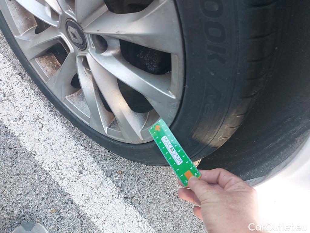  Renault  Megane RENAULT Mégane / 2015 / 5P / familiar Sp. Tourer Zen En. dCi 81kW (110CV) #18