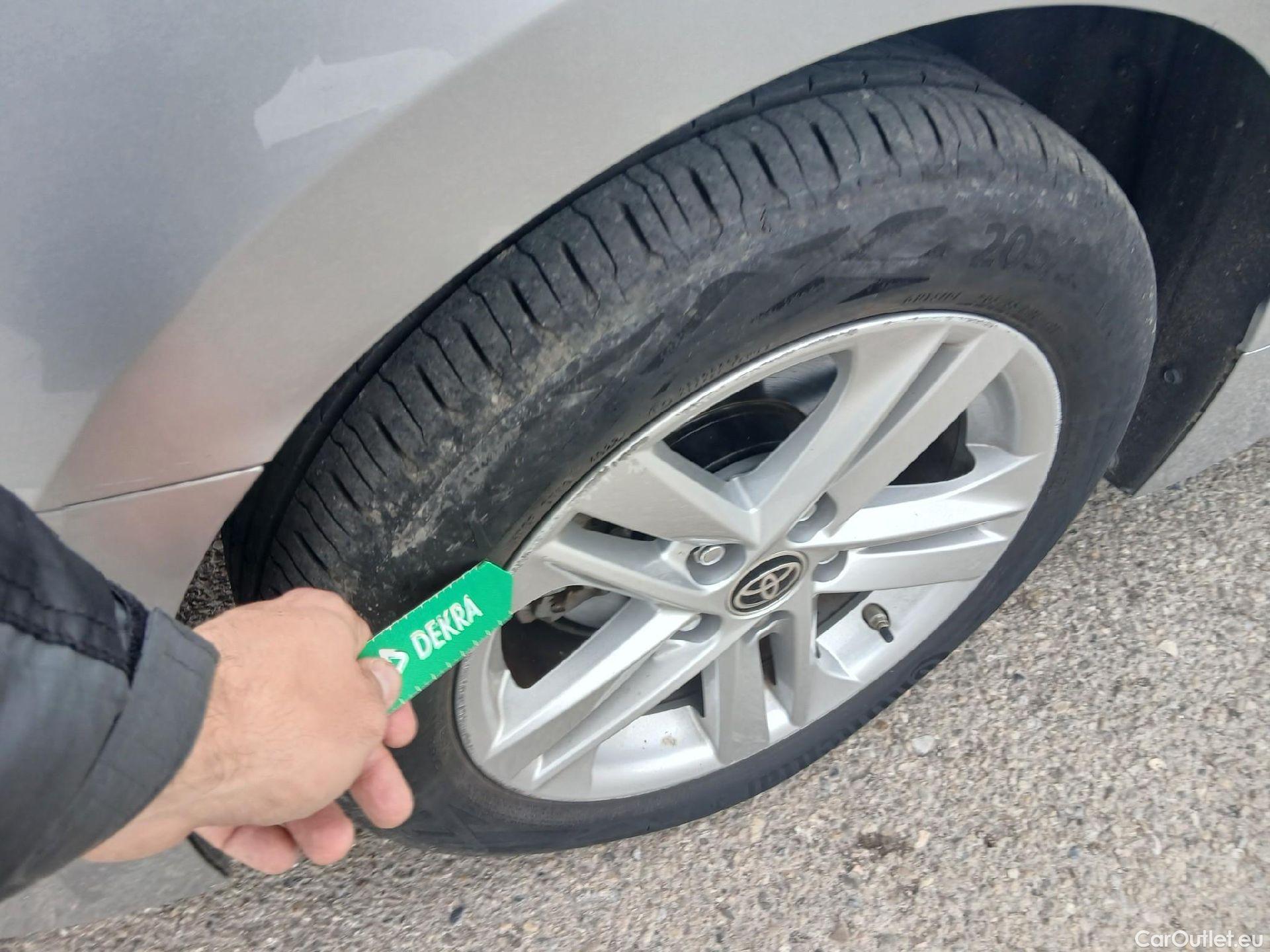  Toyota  Corolla TOYOTA  / 2019 / 5P / familiar 1.8 125H ACTIVE TECH E-CVT TOU SPORT #24