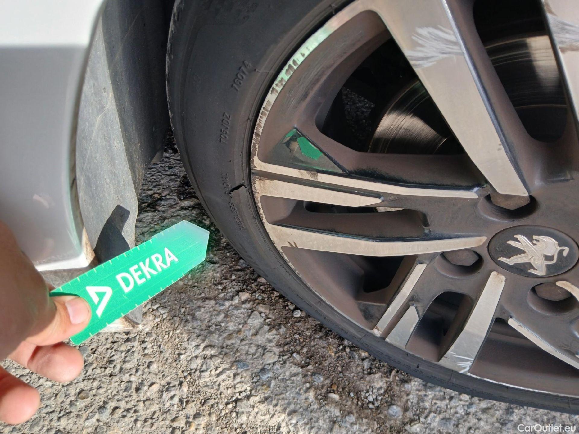  Peugeot  208 PEUGEOT  / 2019 / 5P / berlina con portón PureTech 73kW (100CV) Allure (CX) #67