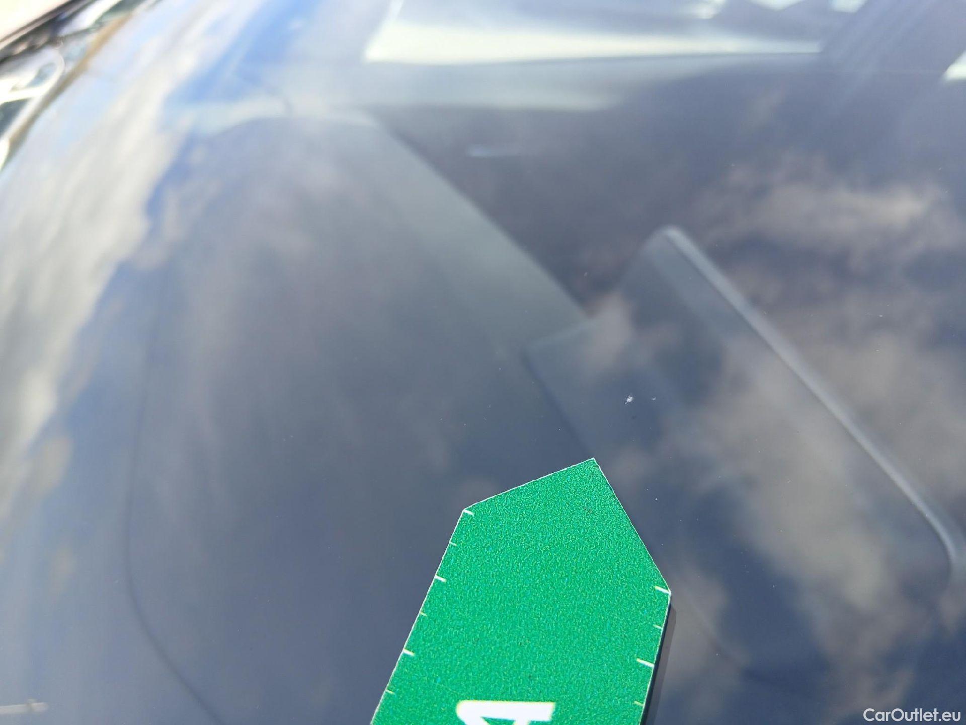  Toyota  C-HR TOYOTA  / 2019 / 5P / todoterreno 1.8 125H Active #1