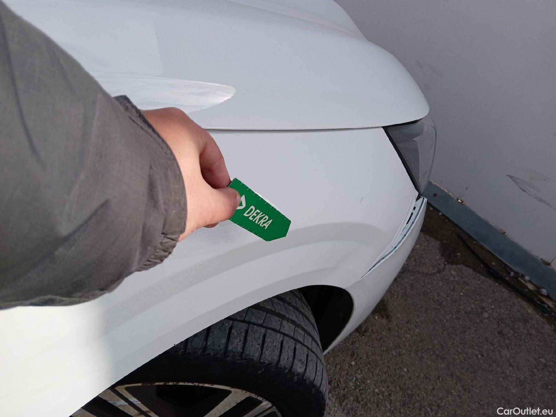  Peugeot  208 PEUGEOT  / 2019 / 5P / berlina con portón PureTech 73kW (100CV) Allure (CX) #63