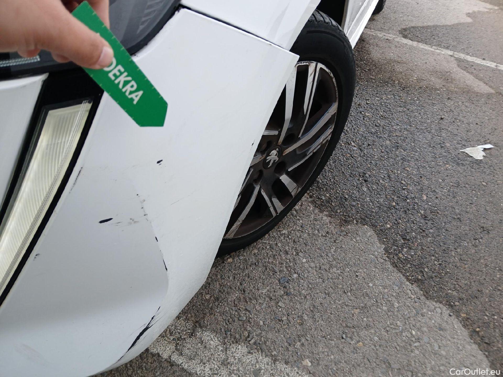  Peugeot  208 PEUGEOT  / 2019 / 5P / berlina con portón PureTech 73kW (100CV) Allure (CX) #13