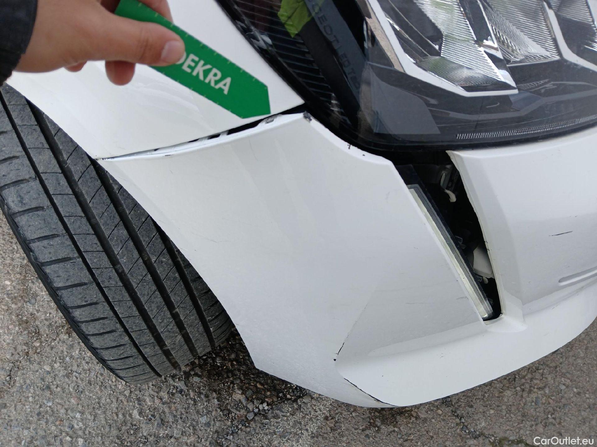  Peugeot  208 PEUGEOT  / 2019 / 5P / berlina con portón PureTech 73kW (100CV) Allure (CX) #14