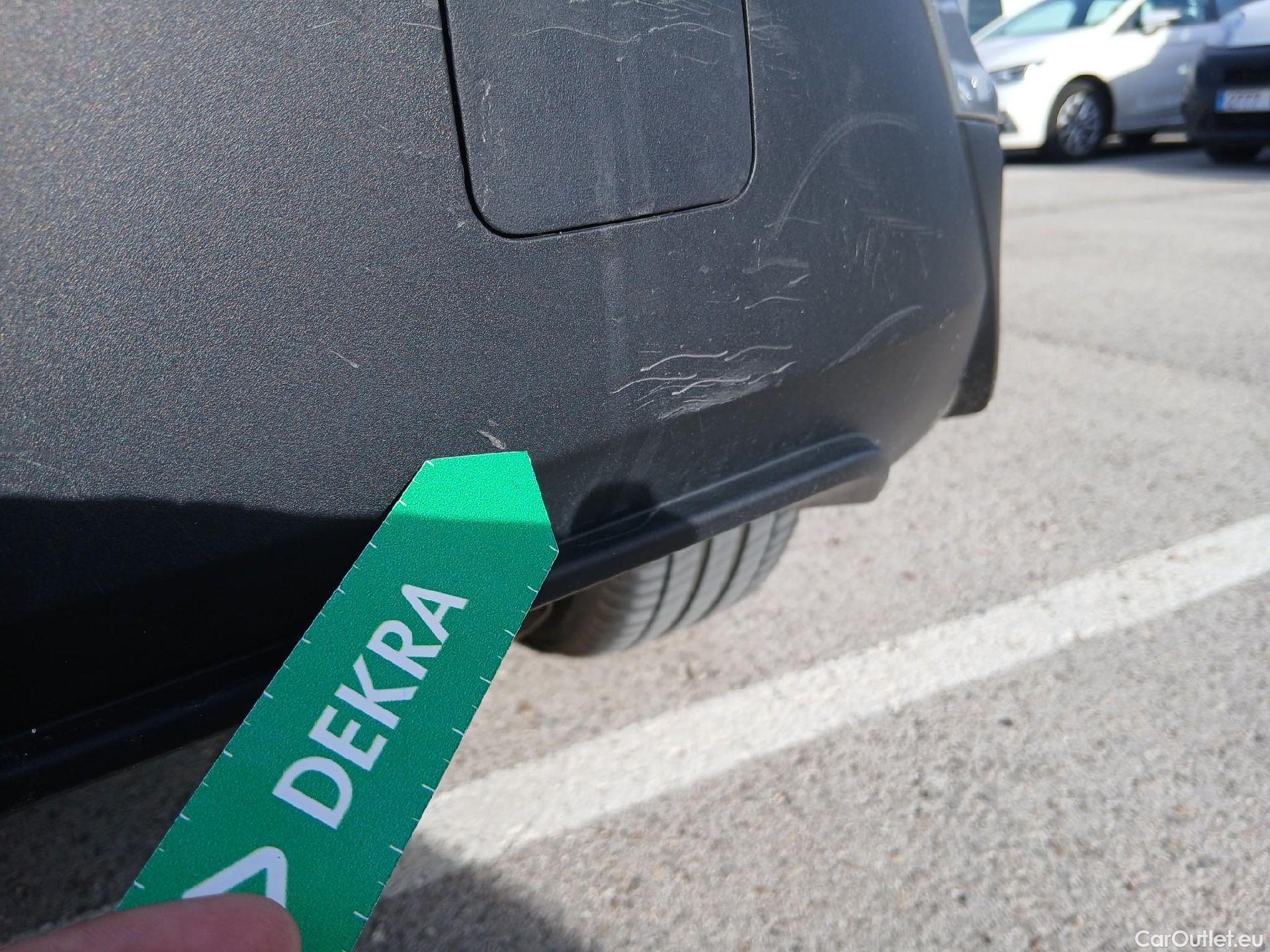  Toyota  C-HR TOYOTA  / 2019 / 5P / todoterreno 1.8 125H Active #19