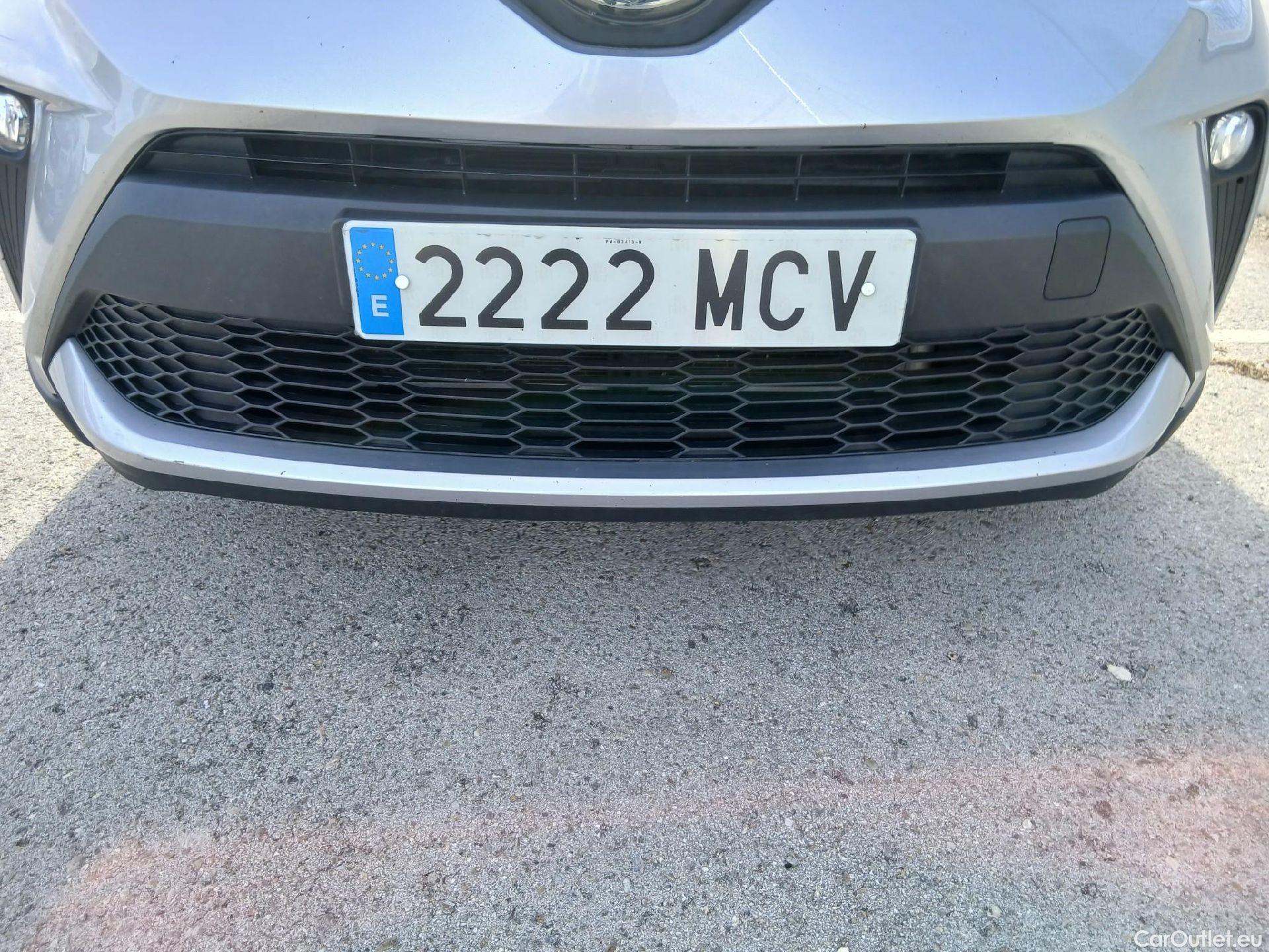  Toyota  C-HR TOYOTA  / 2019 / 5P / todoterreno 1.8 125H Active #9