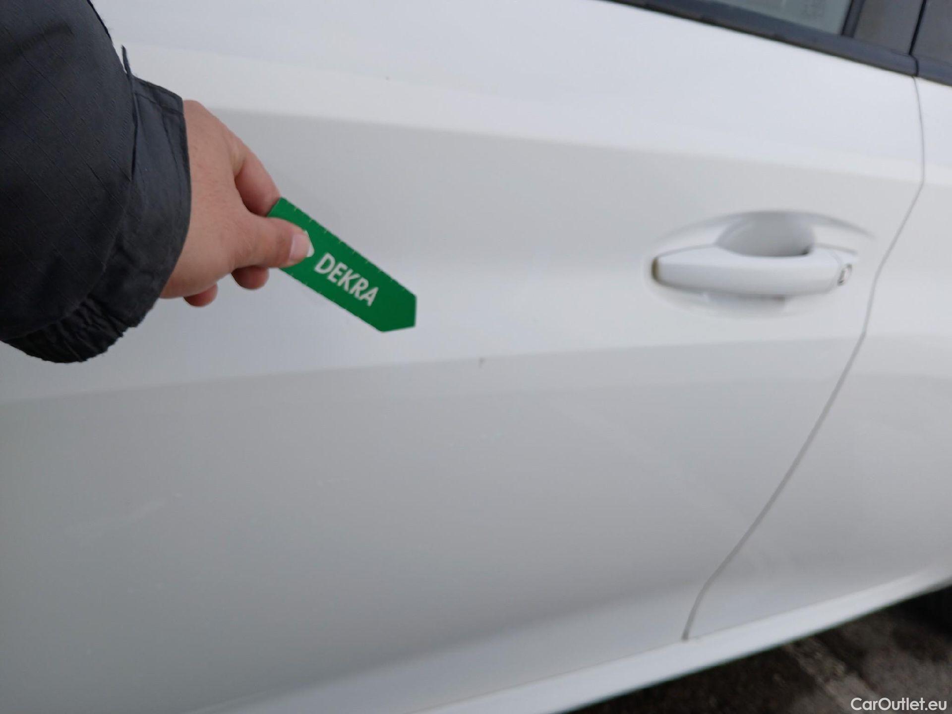  Peugeot  208 PEUGEOT  / 2019 / 5P / berlina con portón PureTech 73kW (100CV) Allure (CX) #31