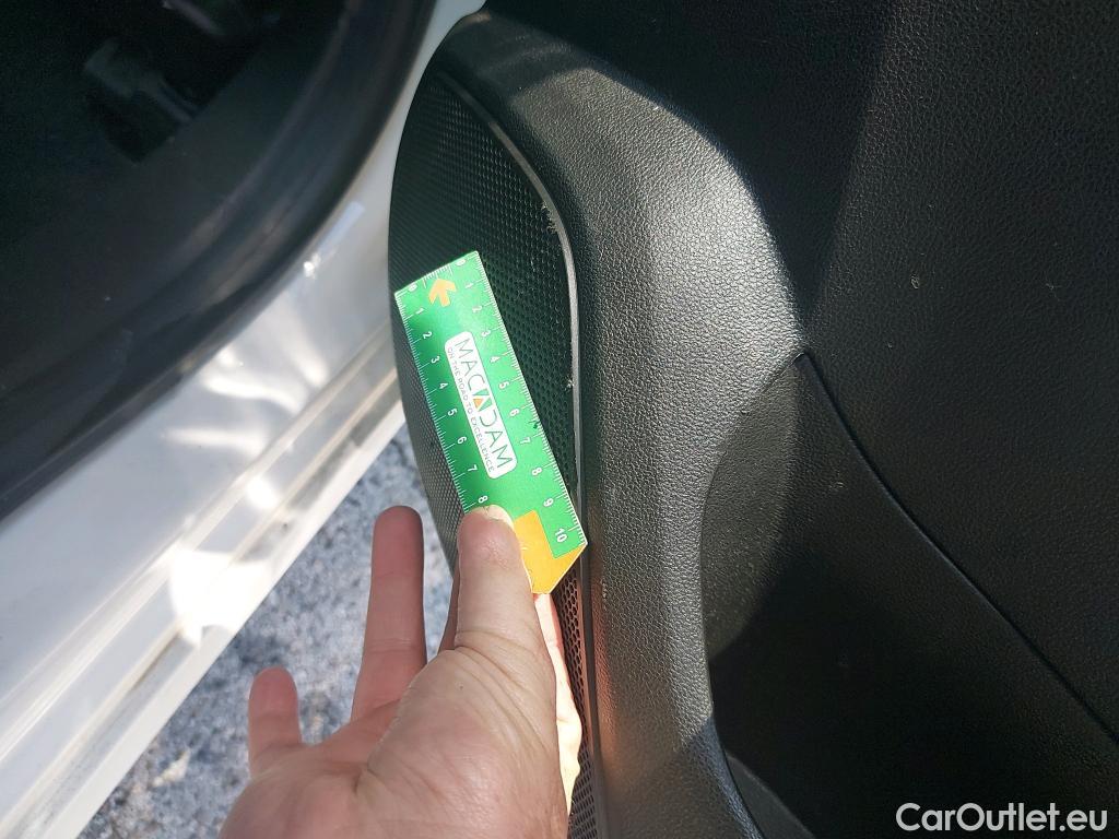  Renault  Megane RENAULT Mégane / 2015 / 5P / familiar Sp. Tourer Zen En. dCi 81kW (110CV) #22