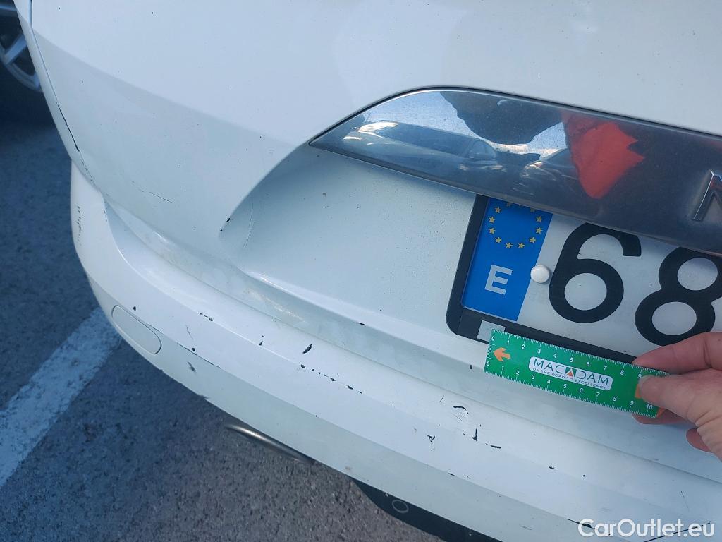  Renault  Megane RENAULT Mégane / 2015 / 5P / familiar Sp. Tourer Zen En. dCi 81kW (110CV) #8