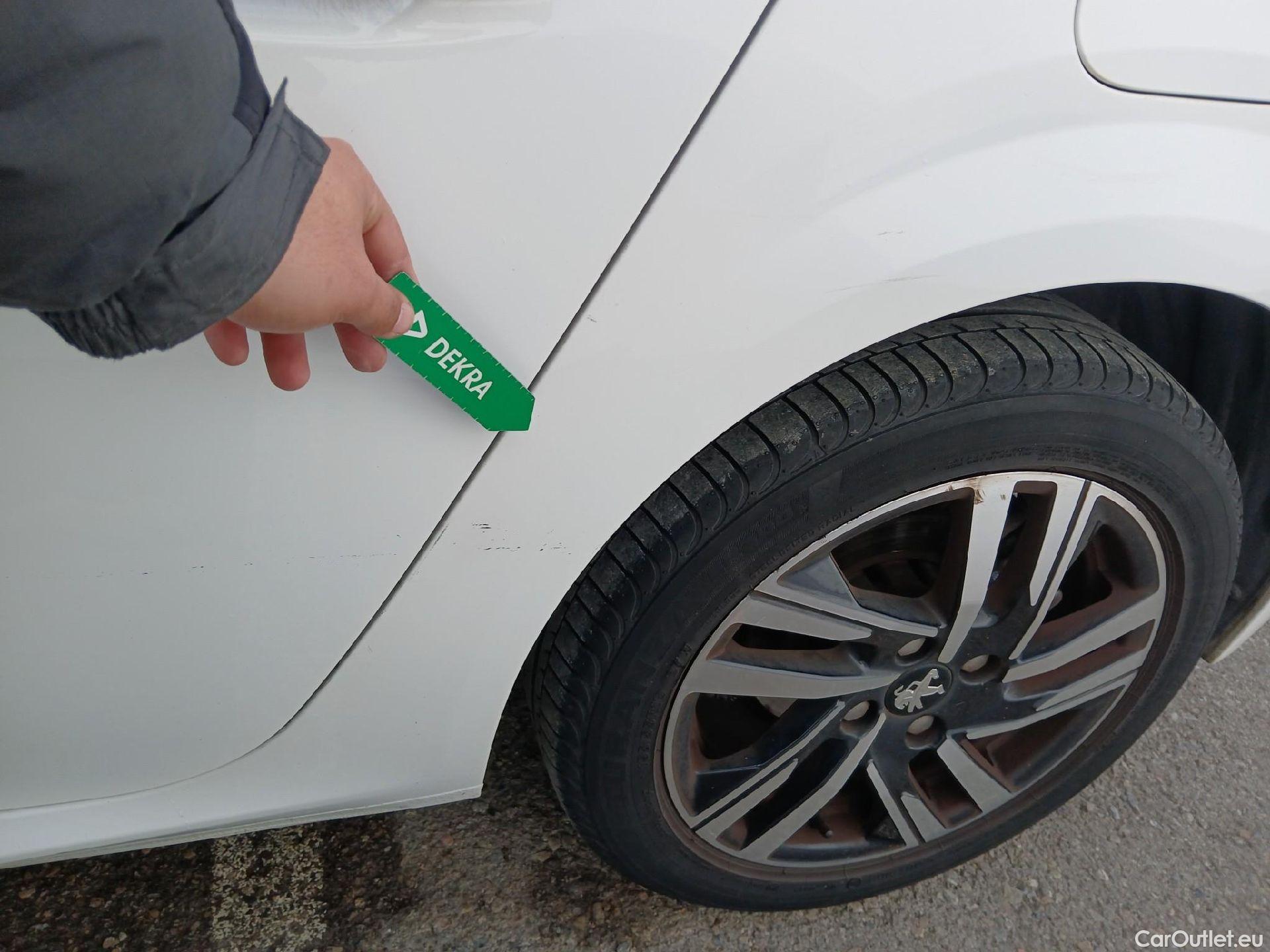  Peugeot  208 PEUGEOT  / 2019 / 5P / berlina con portón PureTech 73kW (100CV) Allure (CX) #36