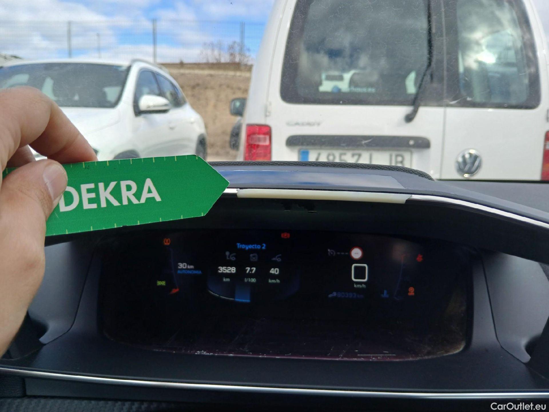  Peugeot  208 PEUGEOT  / 2019 / 5P / berlina con portón PureTech 73kW (100CV) Allure (CX) #5