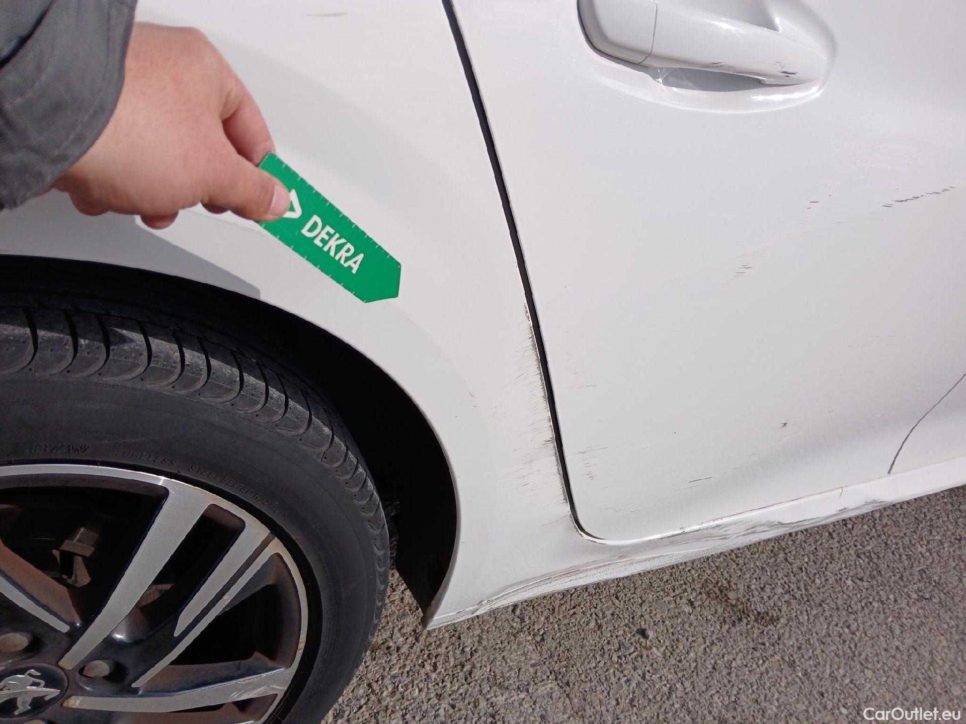  Peugeot  208 PEUGEOT  / 2019 / 5P / berlina con portón PureTech 73kW (100CV) Allure (CX) #48