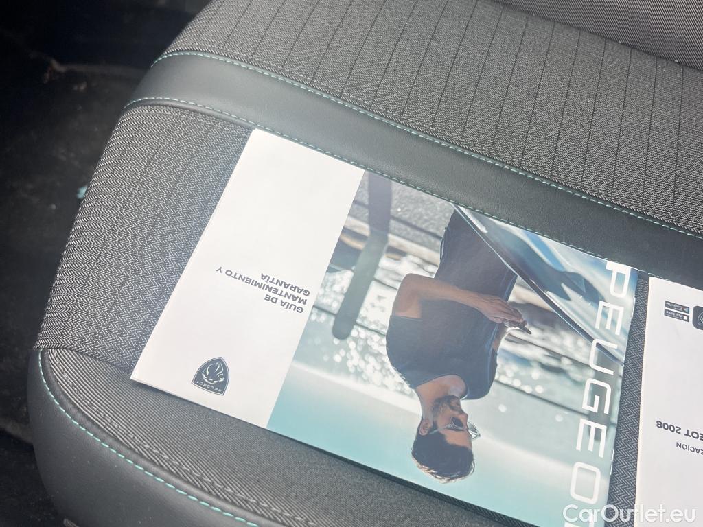  Peugeot  2008 PEUGEOT  / 2019 / 5P / todoterreno Allure BlueHDI 81kW (110CV) #4