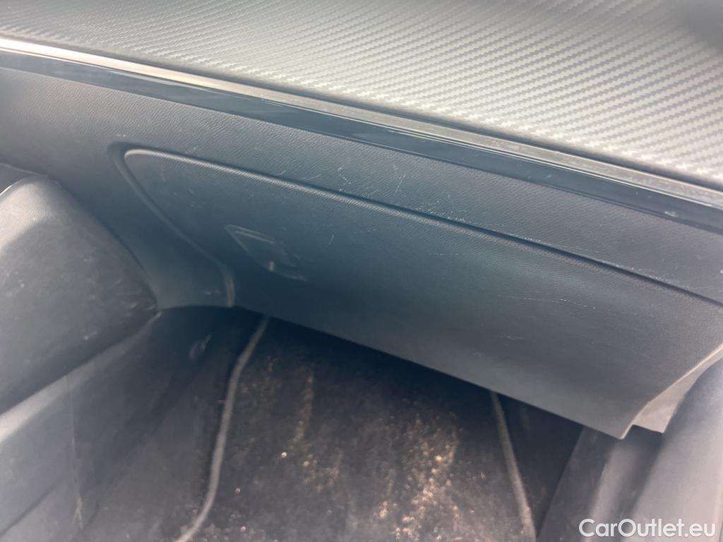  Peugeot  2008 PEUGEOT  / 2019 / 5P / todoterreno Allure BlueHDI 81kW (110CV) #17