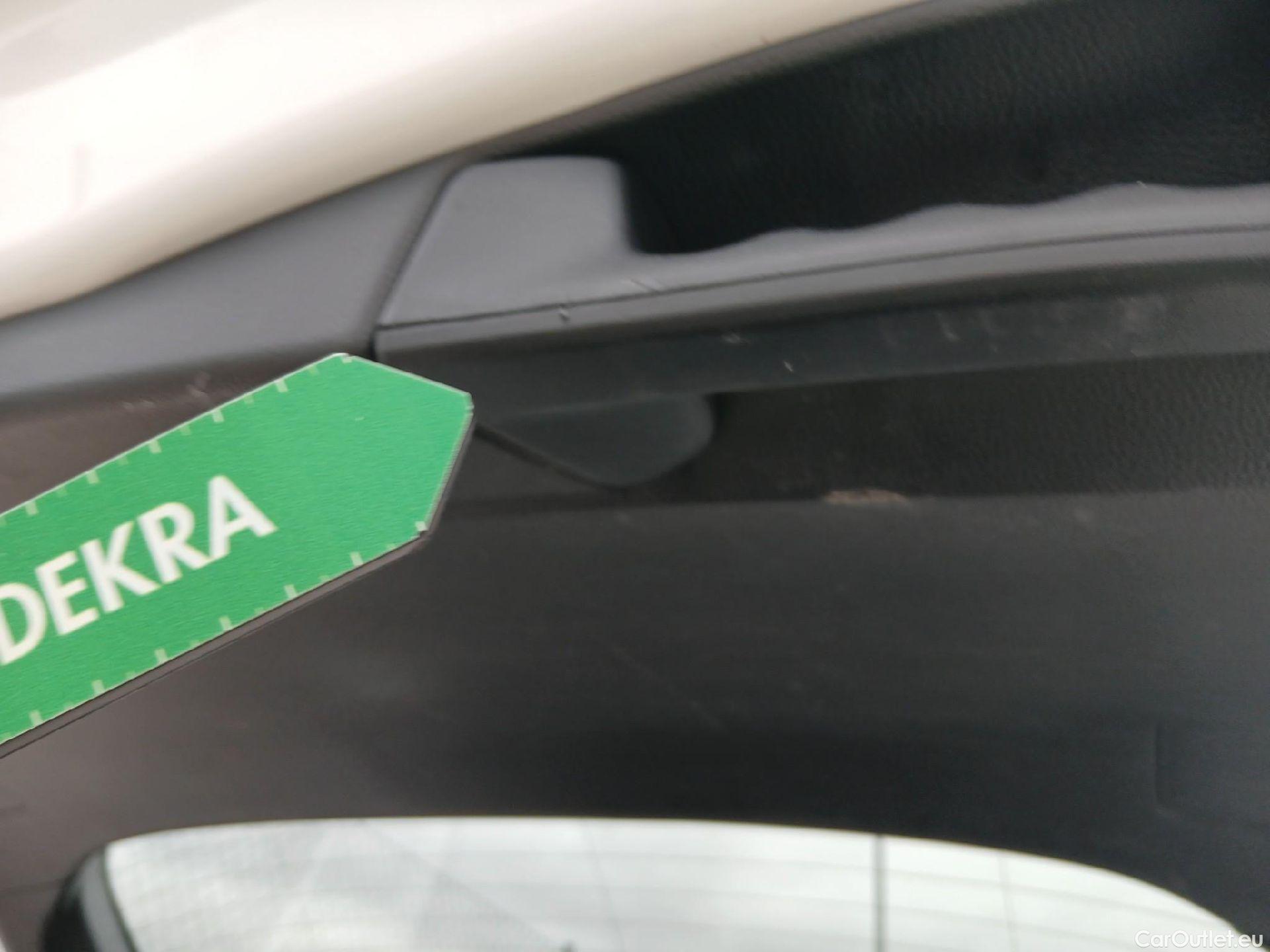  Toyota  RAV4 TOYOTA  / 2018 / 5P / todoterreno 2.5l 220H Advance #2