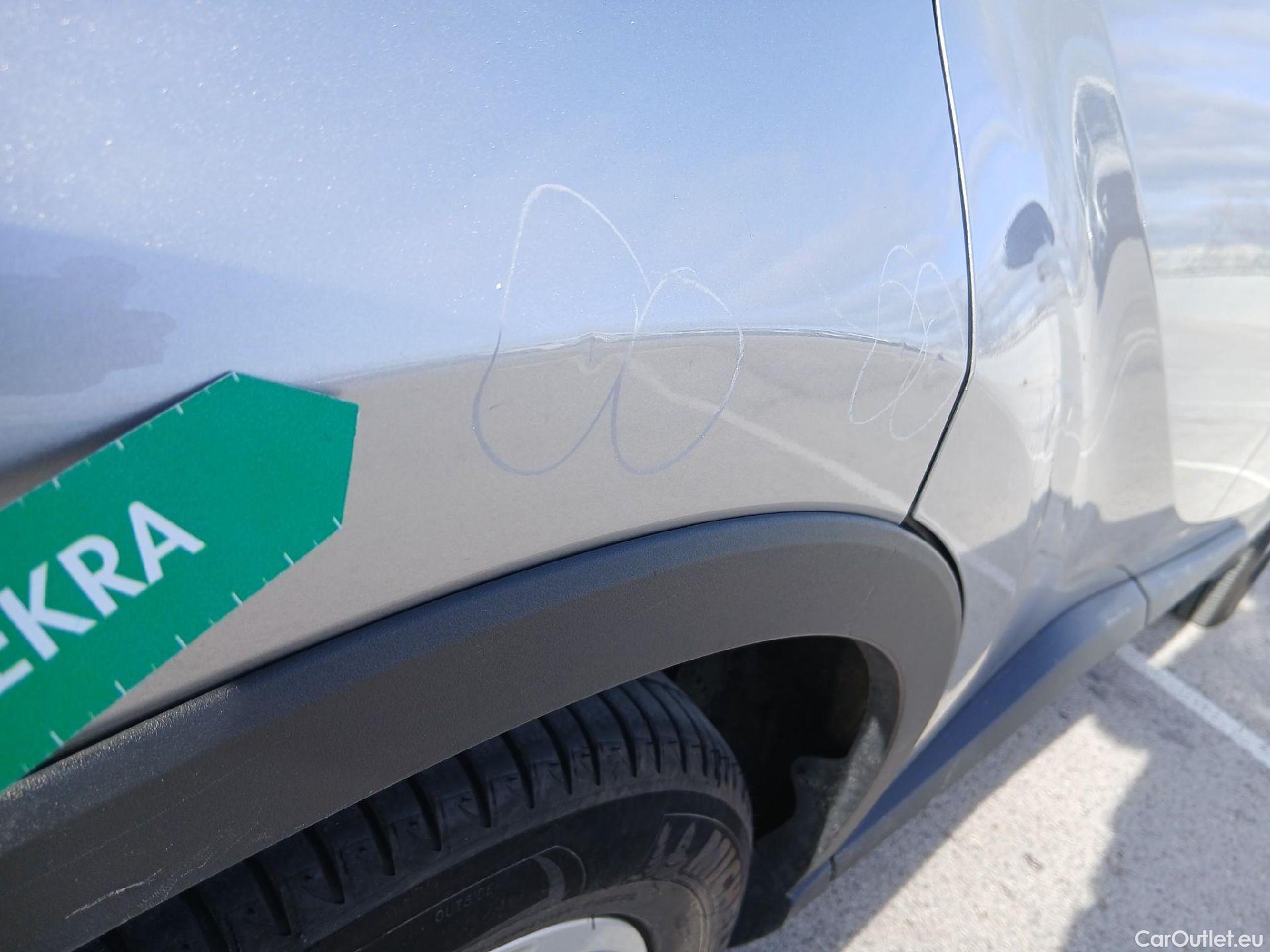  Toyota  C-HR TOYOTA  / 2019 / 5P / todoterreno 1.8 125H Active #24