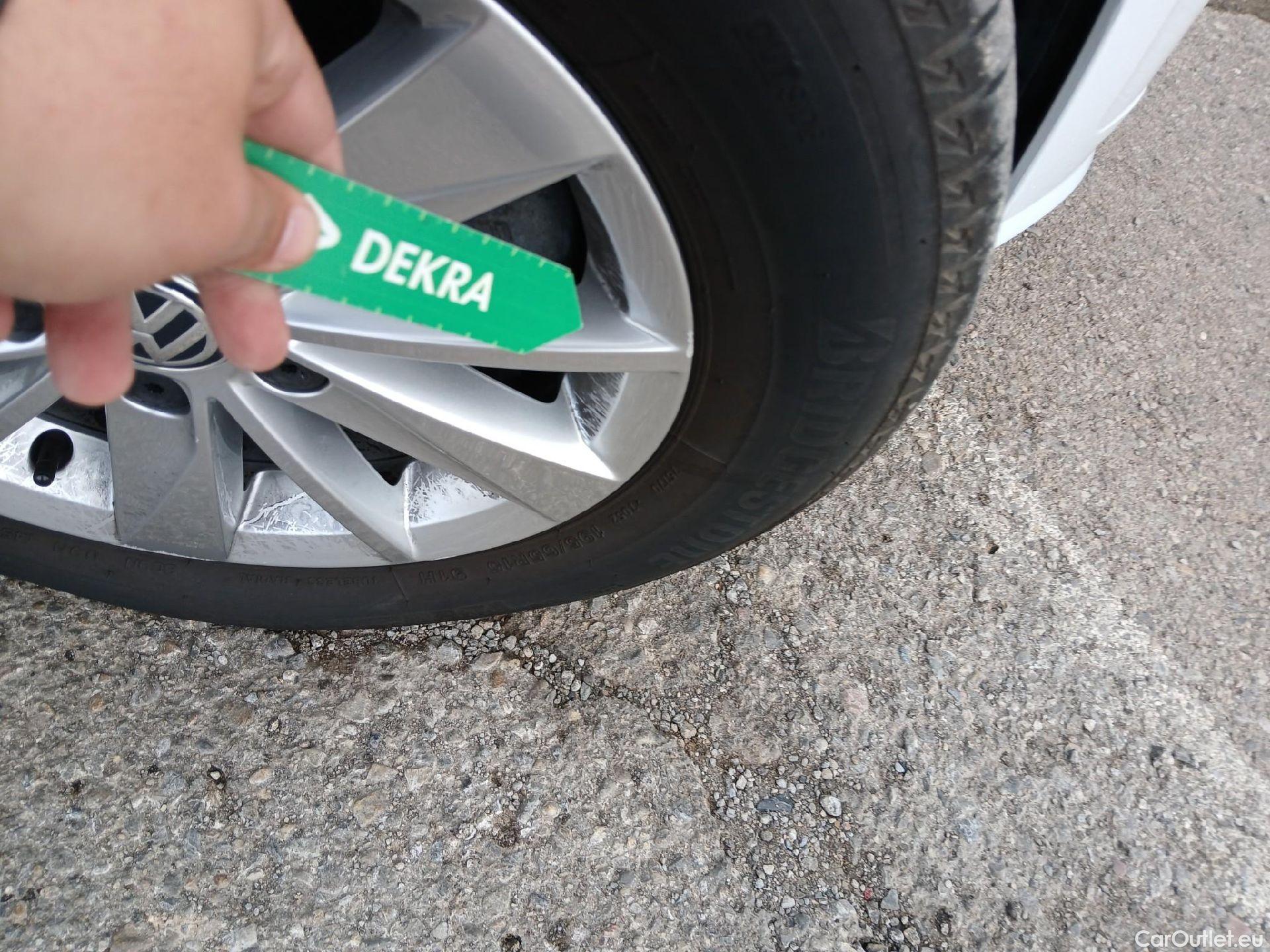  Volkswagen  Golf  VOLKSWAGEN / 2016 / 5P / berlina con portón Ready2Go 1.0 TSI 85kW (115CV) #34