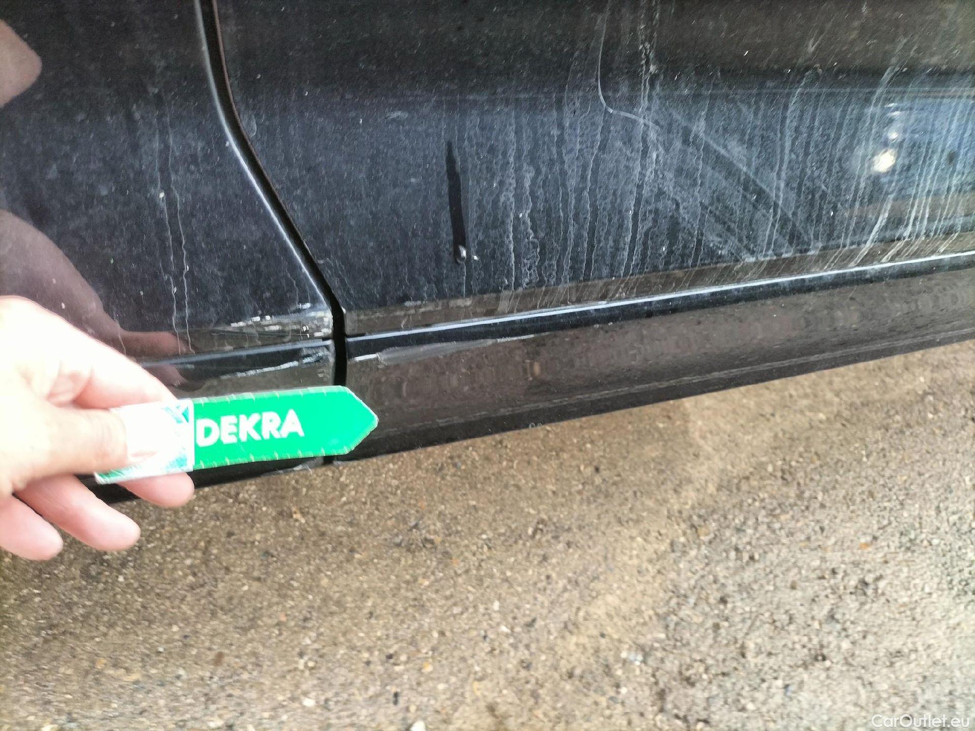  Volkswagen  T-ROC VOLKSWAGEN  / 2017 / 5P / todoterreno Advance R-Line 1.0 TSI 81kW (110CV) #47