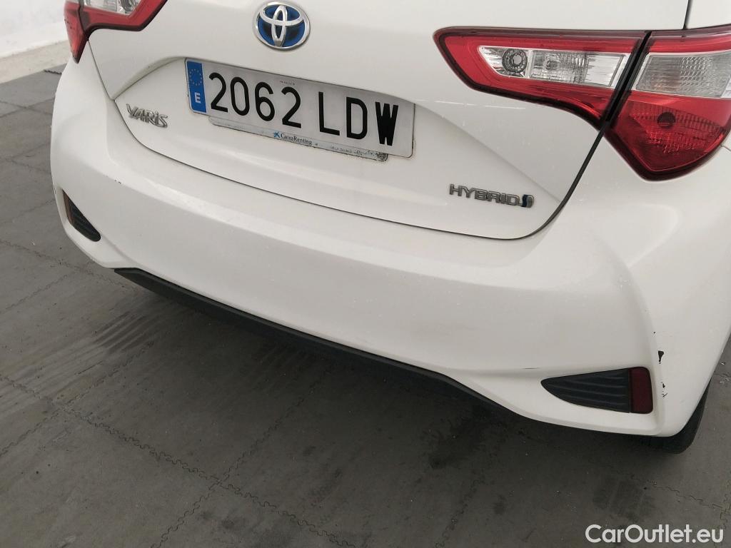  Toyota  Yaris TOYOTA  / 2017 / 5P / berlina con portón 1.5 100H Active #12