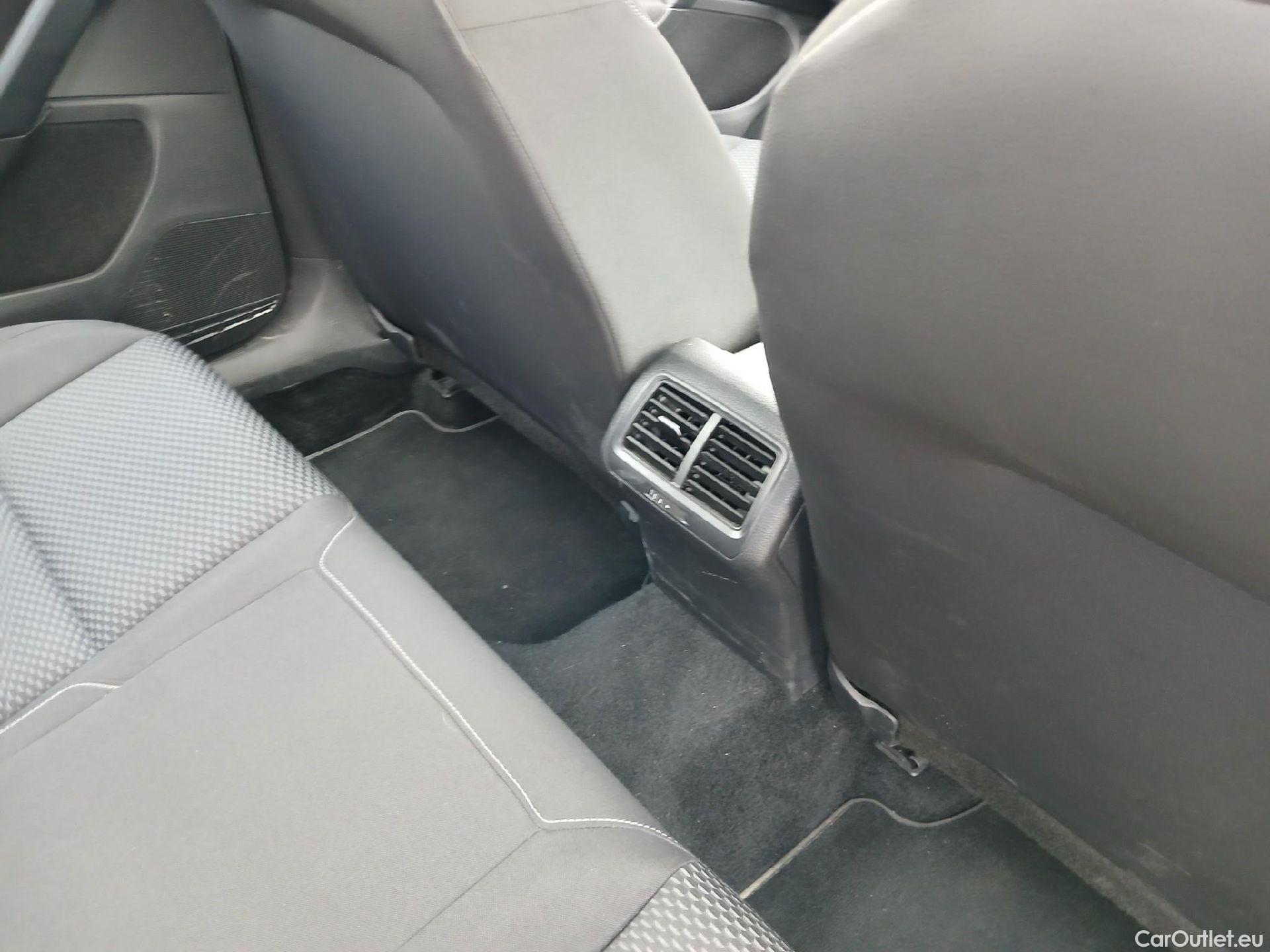  Volkswagen  Golf  VOLKSWAGEN / 2016 / 5P / berlina con portón Ready2Go 1.0 TSI 85kW (115CV) #6