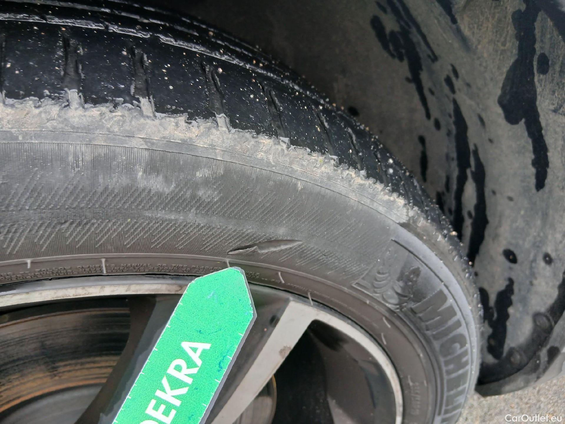  Volvo  XC 40 VOLVO XC40 / 2017 / 5P / todoterreno 1.5 T4 Twin Recharge R-Design Auto #4