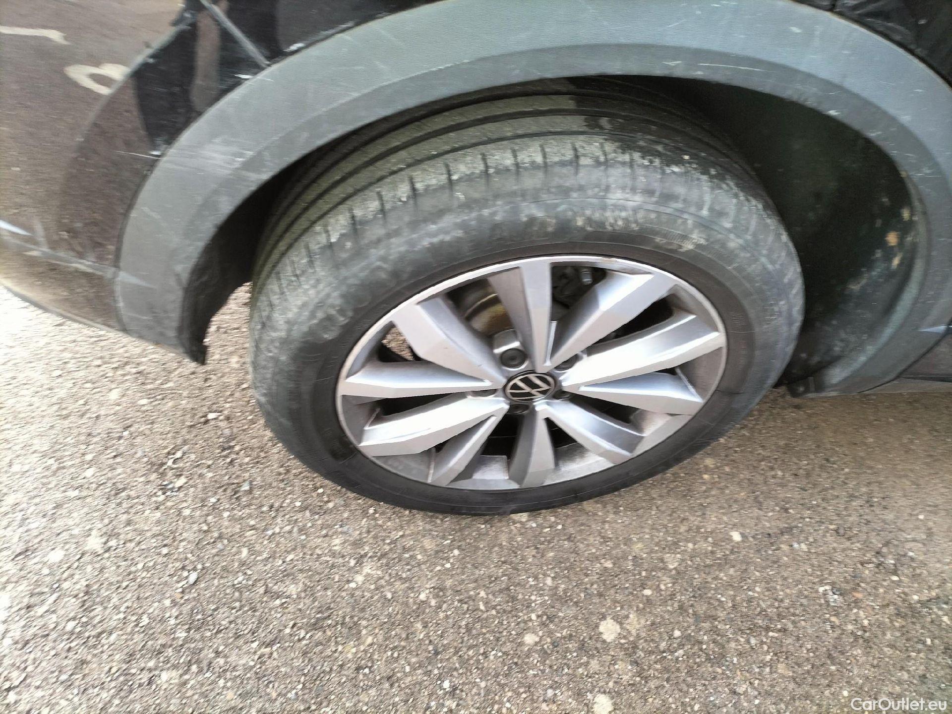  Volkswagen  T-ROC VOLKSWAGEN  / 2017 / 5P / todoterreno Advance R-Line 1.0 TSI 81kW (110CV) #1