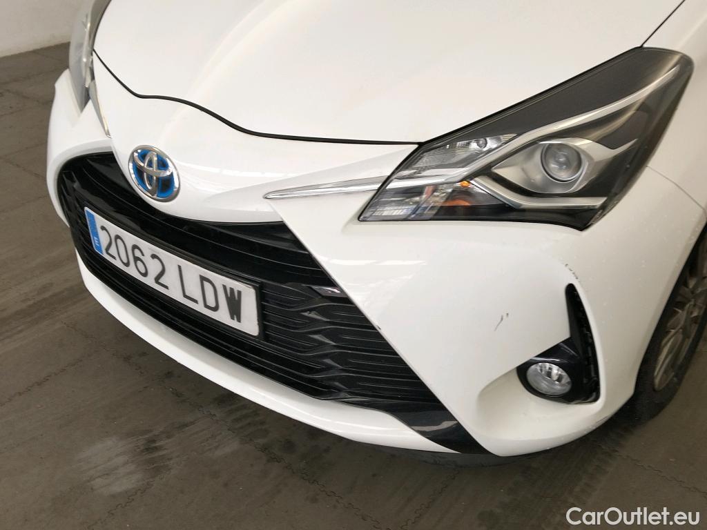  Toyota  Yaris TOYOTA  / 2017 / 5P / berlina con portón 1.5 100H Active #9