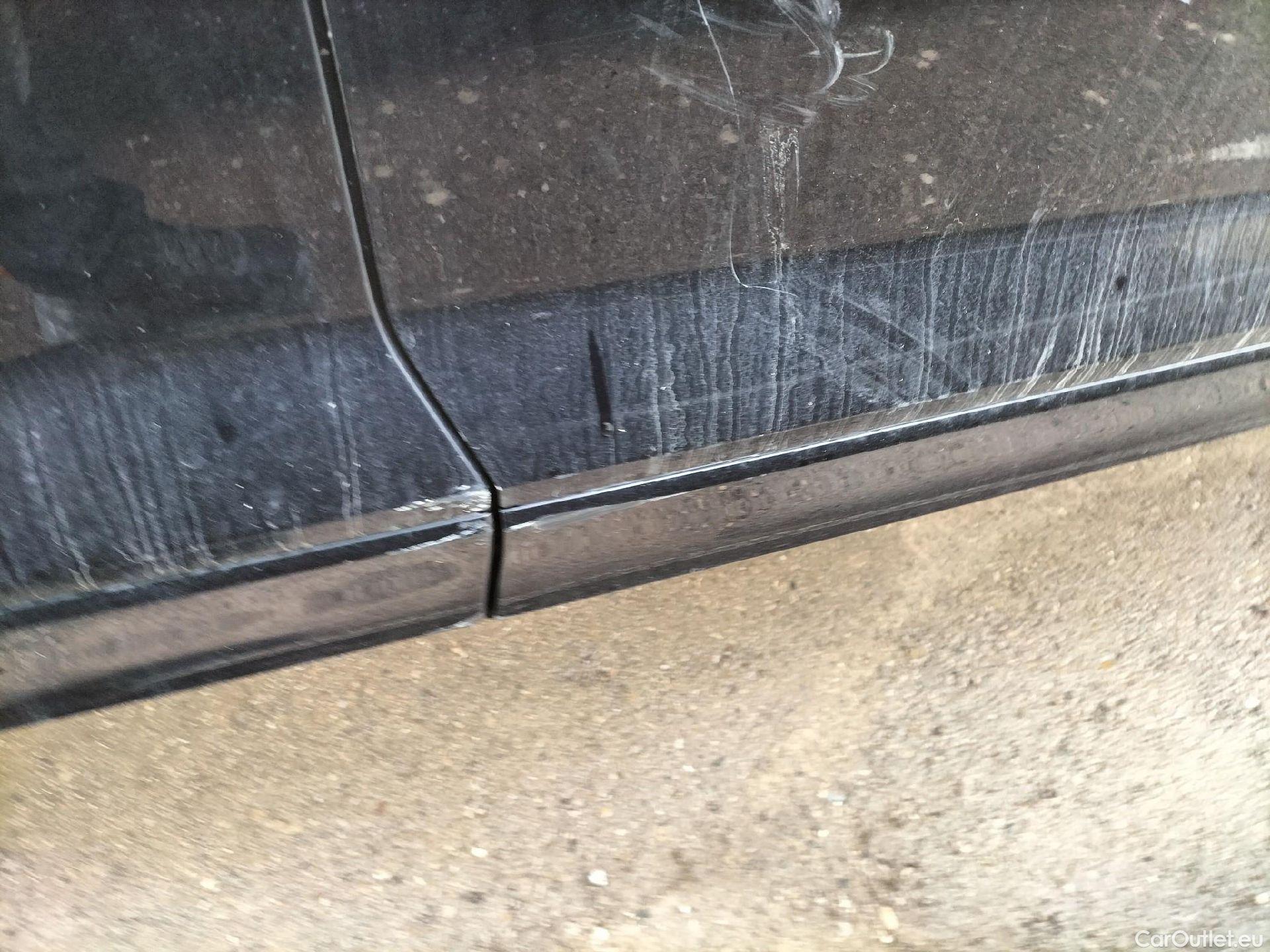  Volkswagen  T-ROC VOLKSWAGEN  / 2017 / 5P / todoterreno Advance R-Line 1.0 TSI 81kW (110CV) #46