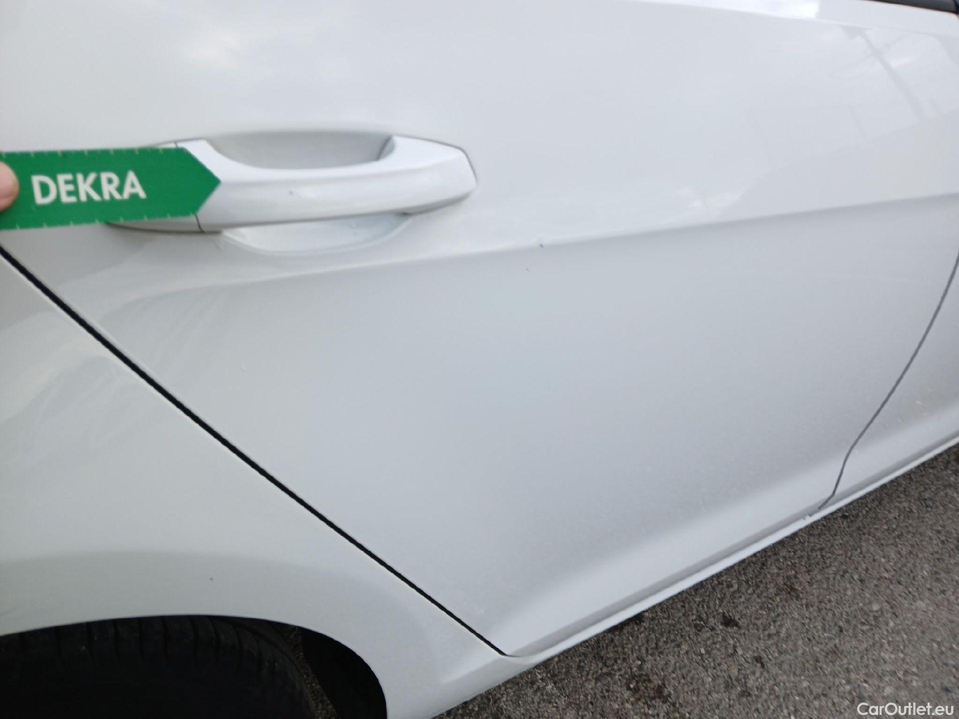  Volkswagen  Golf  VOLKSWAGEN / 2016 / 5P / berlina con portón Ready2Go 1.0 TSI 85kW (115CV) #27