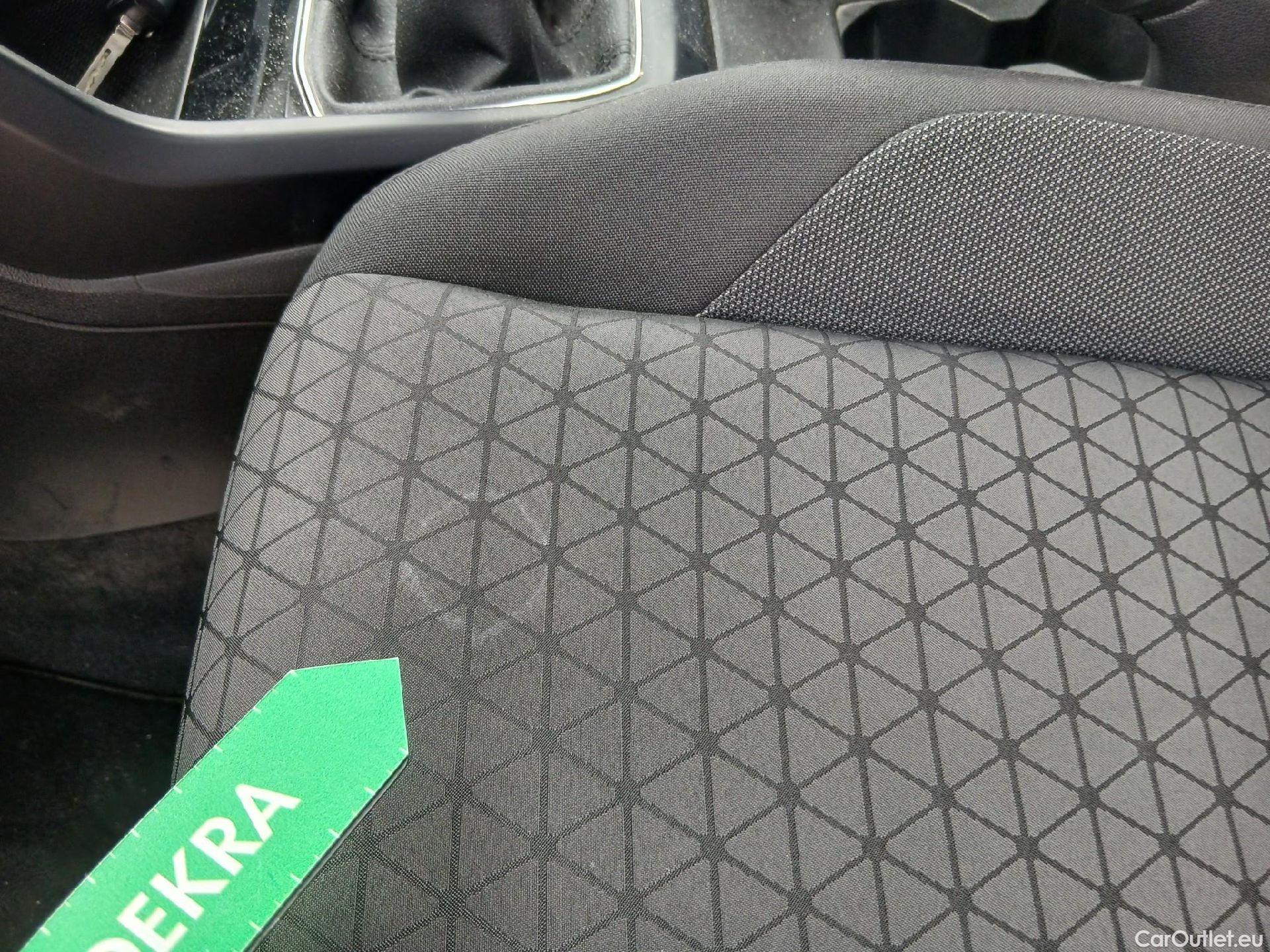  Volkswagen  T-CROSS VOLKSWAGEN  / 2018 / 5P / todoterreno Advance 1.0 TSI 81kW (110CV) #15