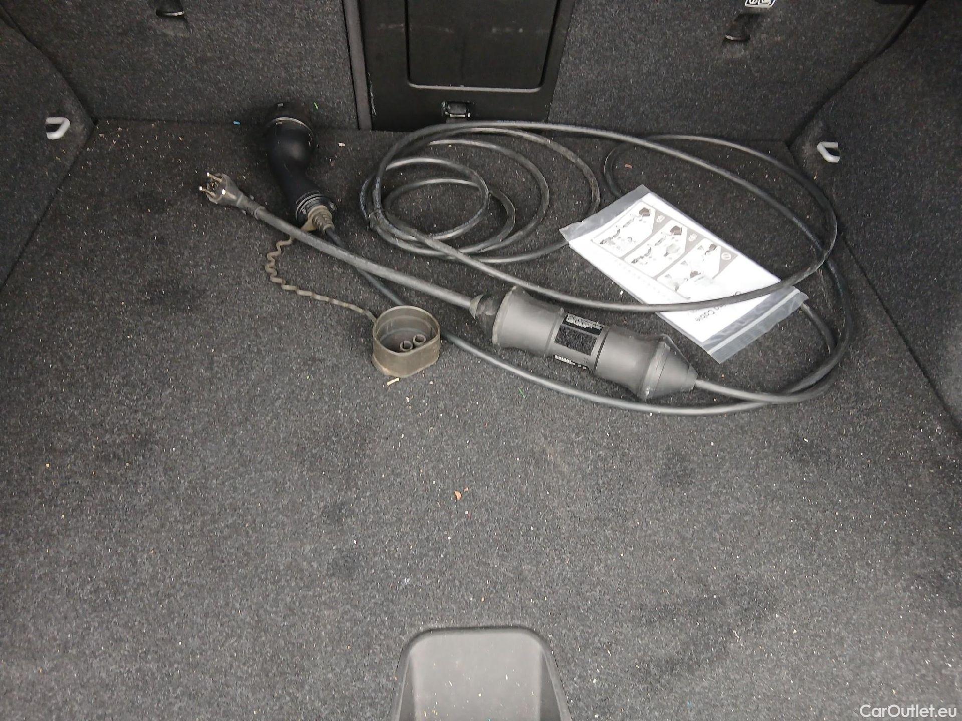  Volvo  XC 40 VOLVO XC40 / 2017 / 5P / todoterreno 1.5 T4 Twin Recharge R-Design Auto #8