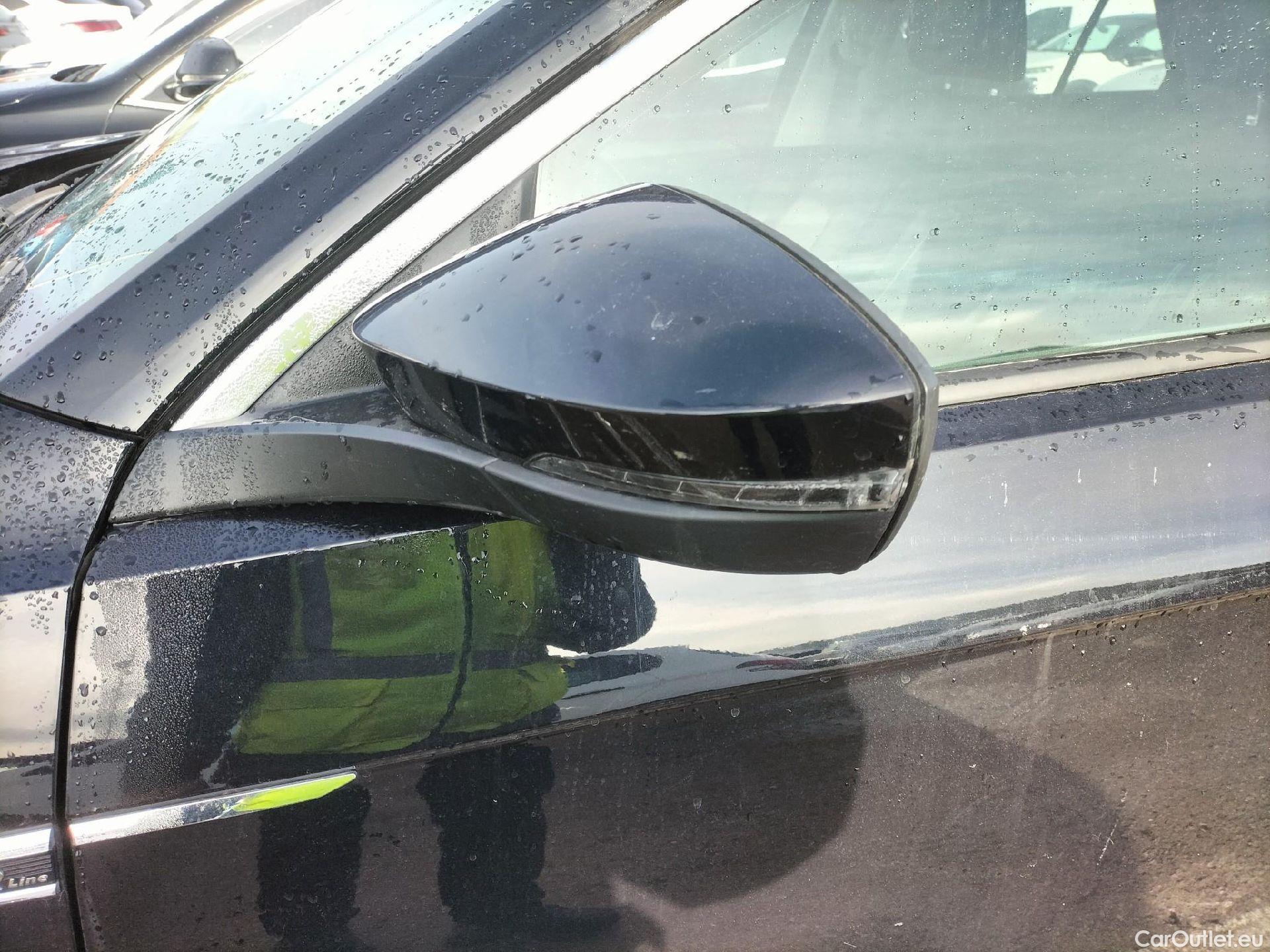  Volkswagen  T-ROC VOLKSWAGEN  / 2017 / 5P / todoterreno Advance R-Line 1.0 TSI 81kW (110CV) #14