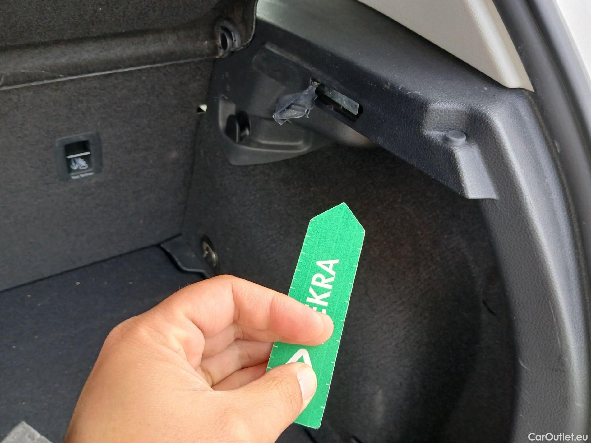  Volkswagen  Golf  VOLKSWAGEN / 2016 / 5P / berlina con portón Ready2Go 1.0 TSI 85kW (115CV) #3