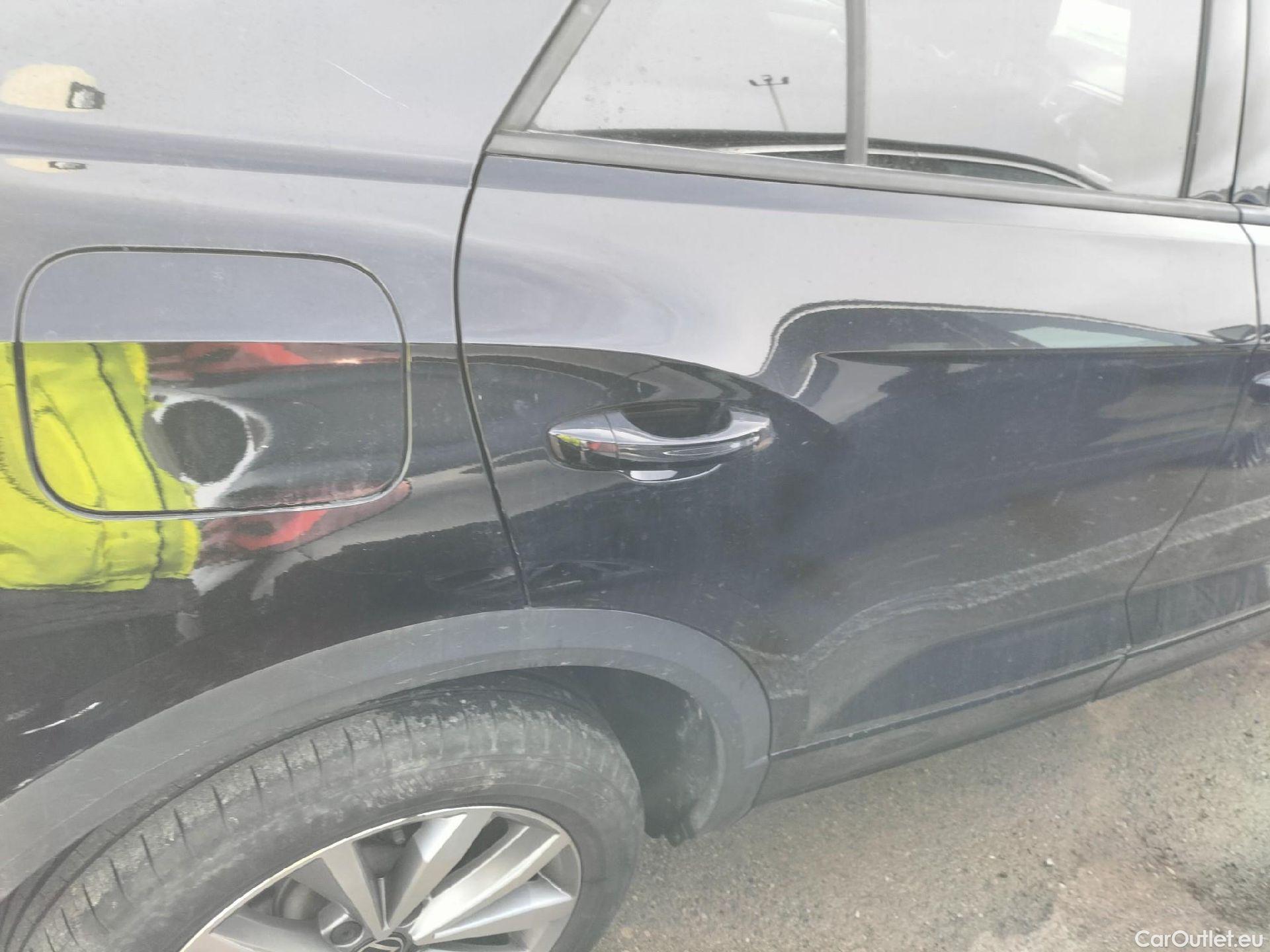  Volkswagen  T-ROC VOLKSWAGEN  / 2017 / 5P / todoterreno Advance R-Line 1.0 TSI 81kW (110CV) #35