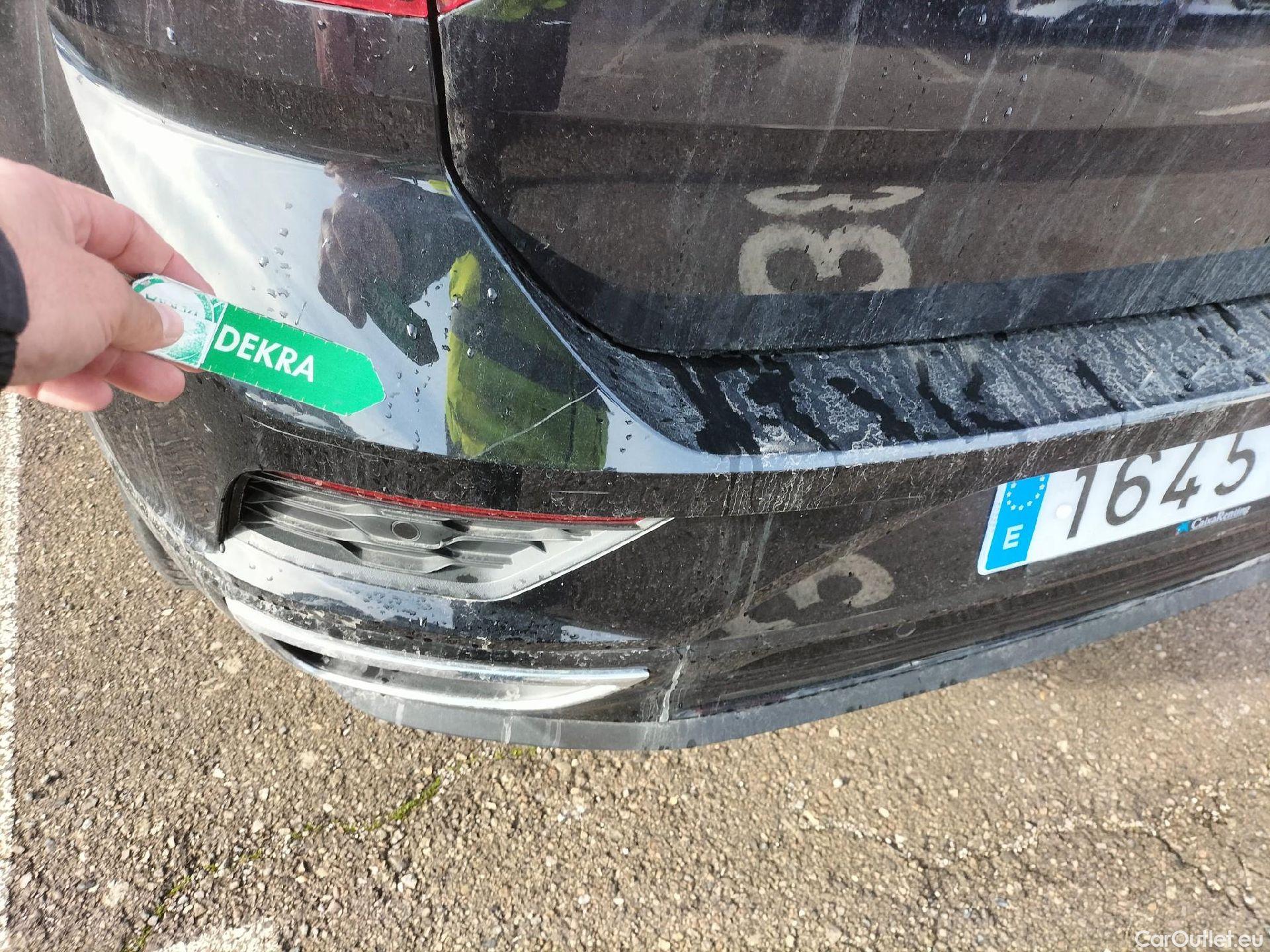  Volkswagen  T-ROC VOLKSWAGEN  / 2017 / 5P / todoterreno Advance R-Line 1.0 TSI 81kW (110CV) #24