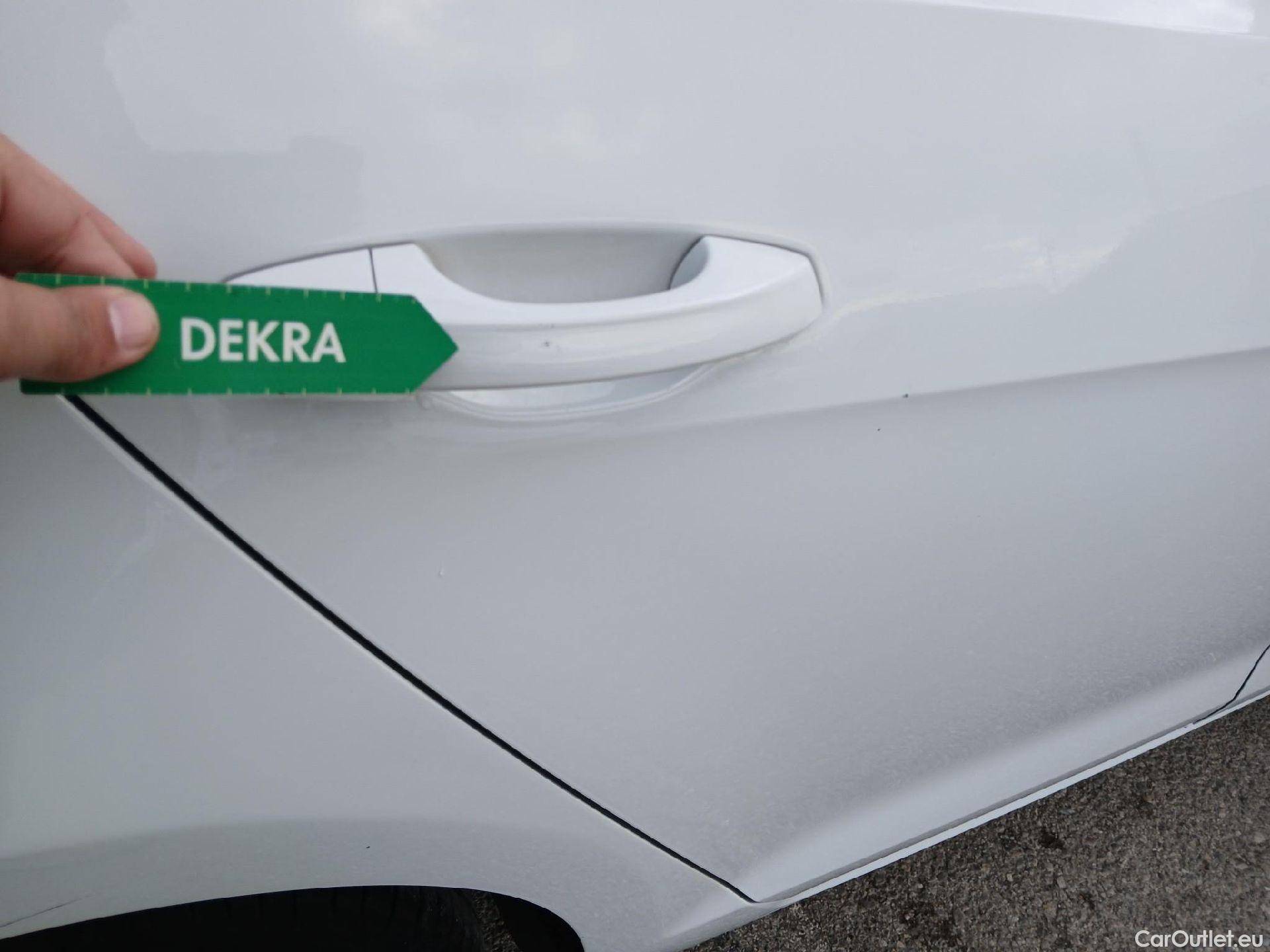  Volkswagen  Golf  VOLKSWAGEN / 2016 / 5P / berlina con portón Ready2Go 1.0 TSI 85kW (115CV) #26