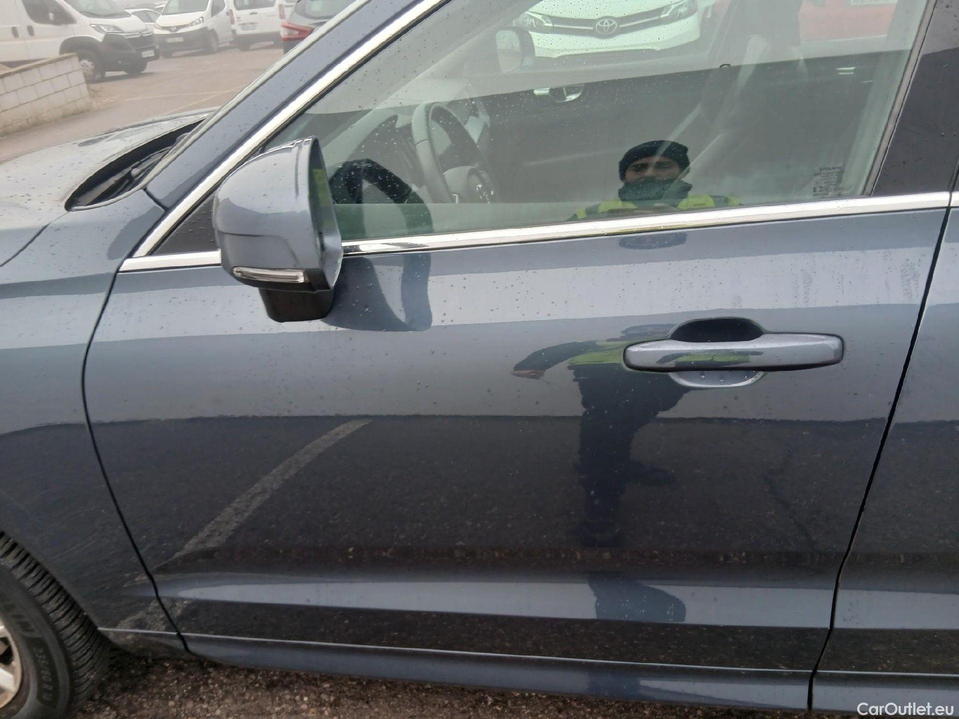  Volvo  XC60 VOLVO  / 2017 / 5P / todoterreno 2.0 B4 D4 AWD Business Plus Auto #4