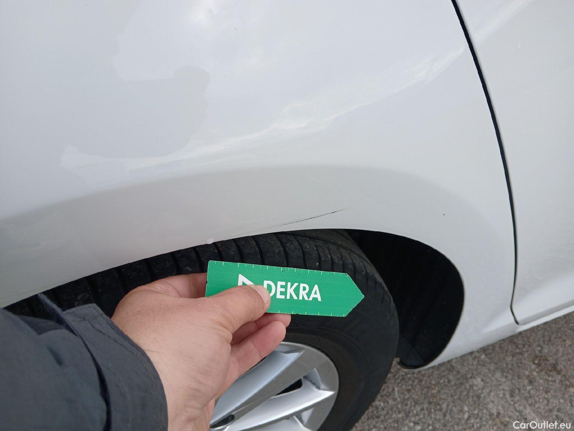  Volkswagen  Golf  VOLKSWAGEN / 2016 / 5P / berlina con portón Ready2Go 1.0 TSI 85kW (115CV) #24