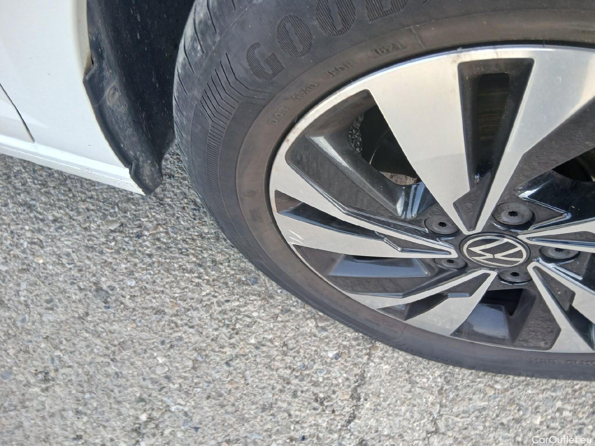  Volkswagen  Polo VOLKSWAGEN  / 2017 / 5P / berlina con portón Advance 1.0 TSI 70kW (95CV) #7