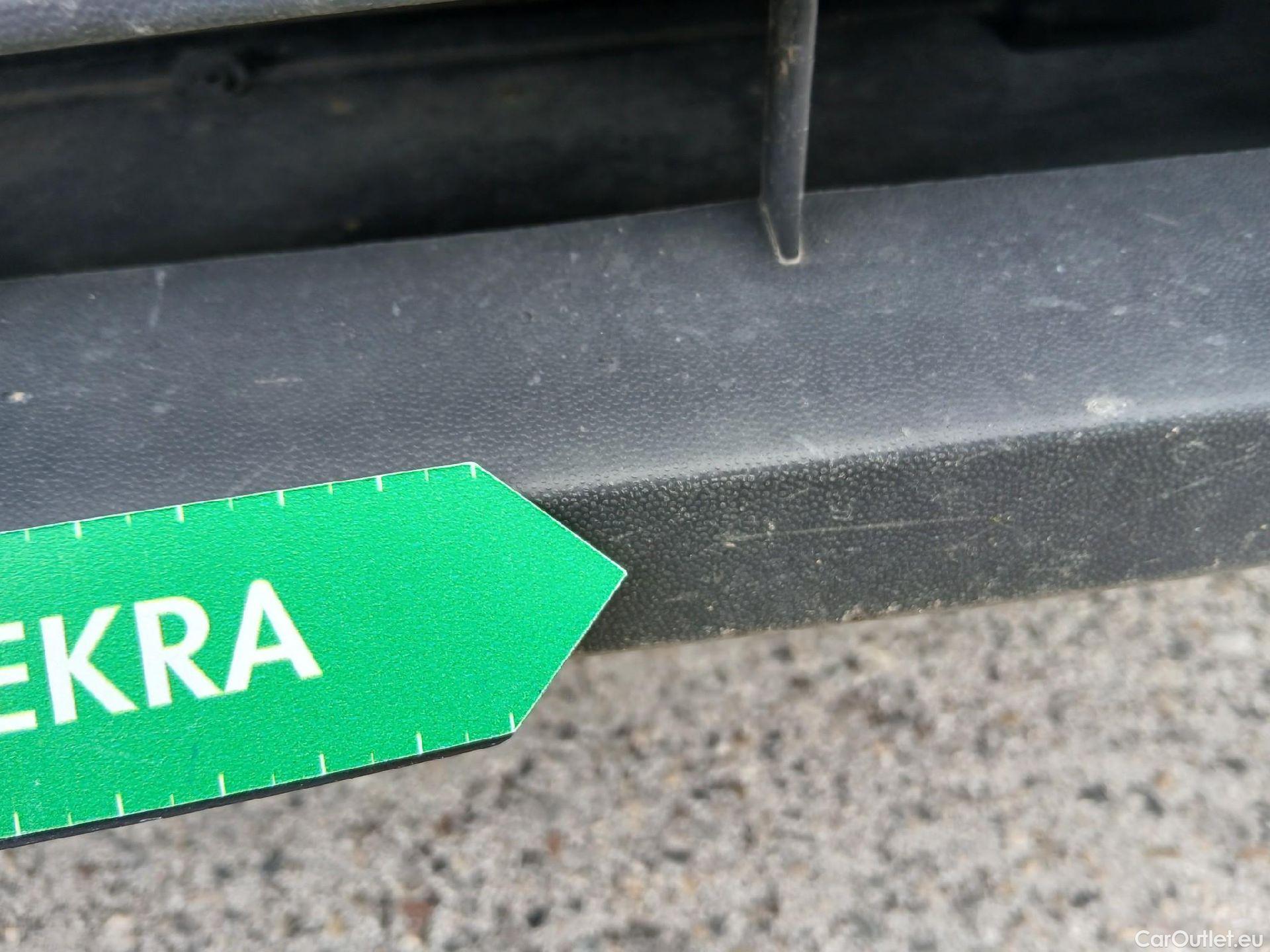  Volkswagen  T-CROSS VOLKSWAGEN  / 2018 / 5P / todoterreno Advance 1.0 TSI 81kW (110CV) #9