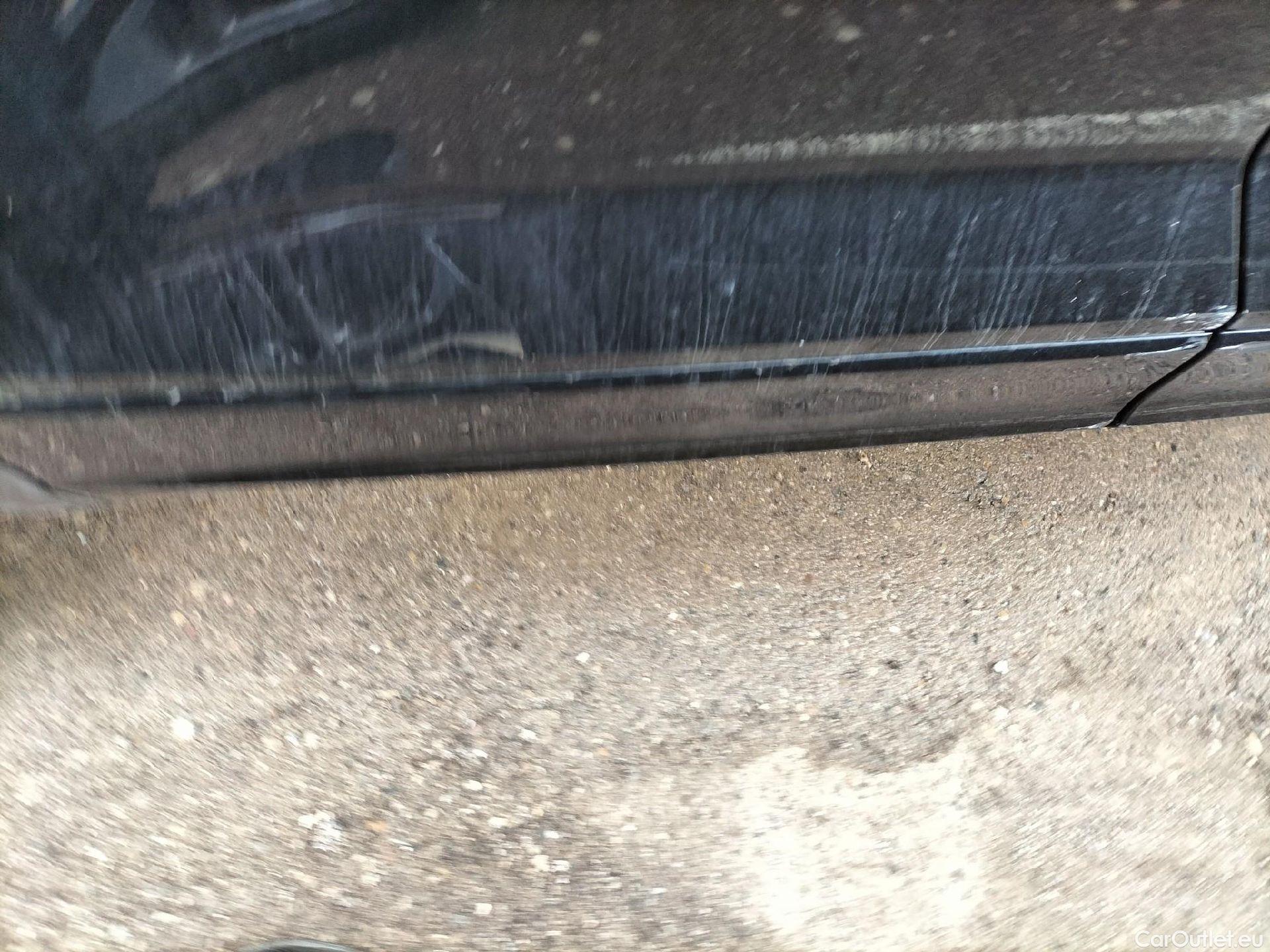  Volkswagen  T-ROC VOLKSWAGEN  / 2017 / 5P / todoterreno Advance R-Line 1.0 TSI 81kW (110CV) #38