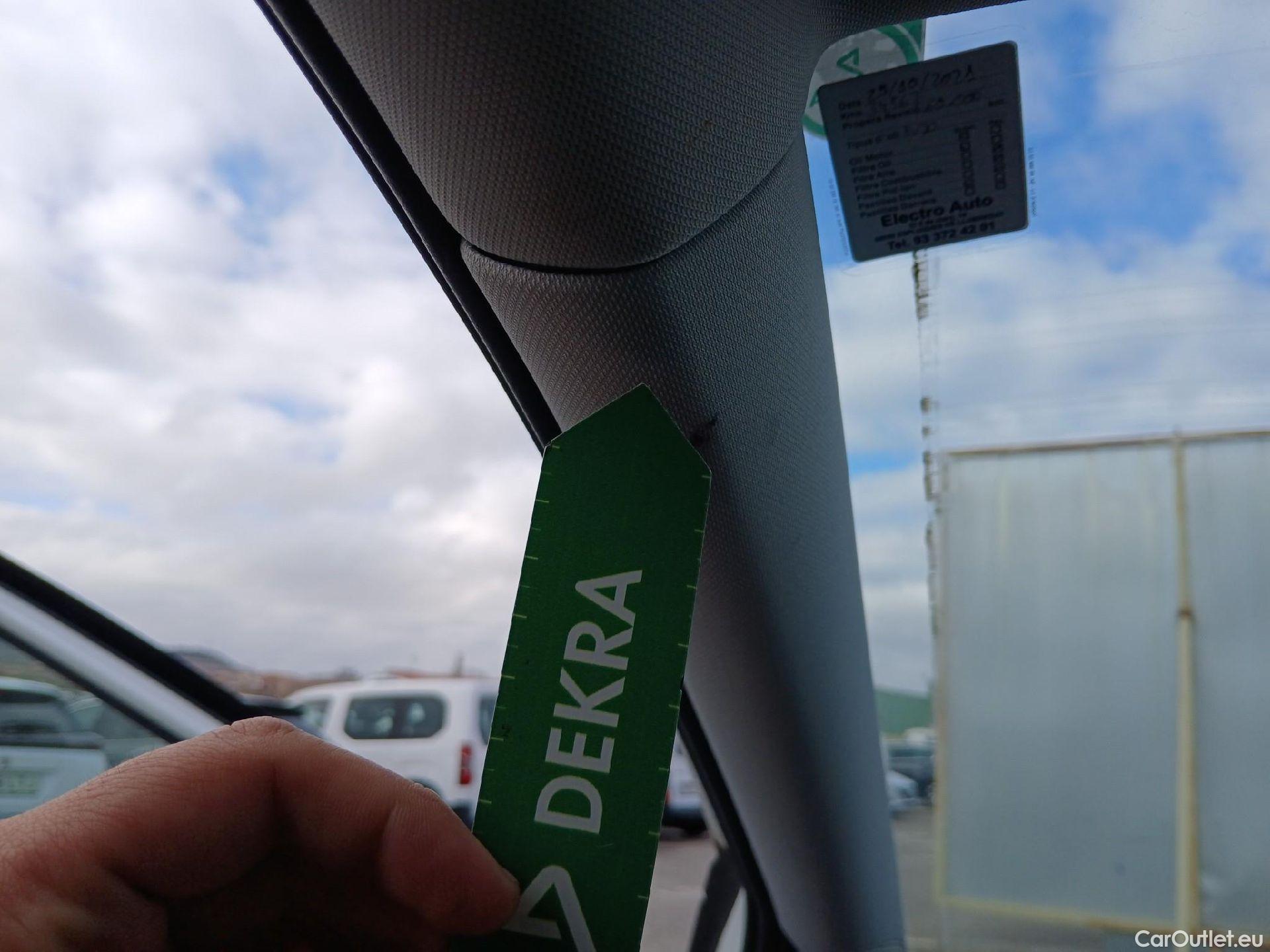  Volkswagen  Golf  VOLKSWAGEN / 2016 / 5P / berlina con portón Ready2Go 1.0 TSI 85kW (115CV) #2